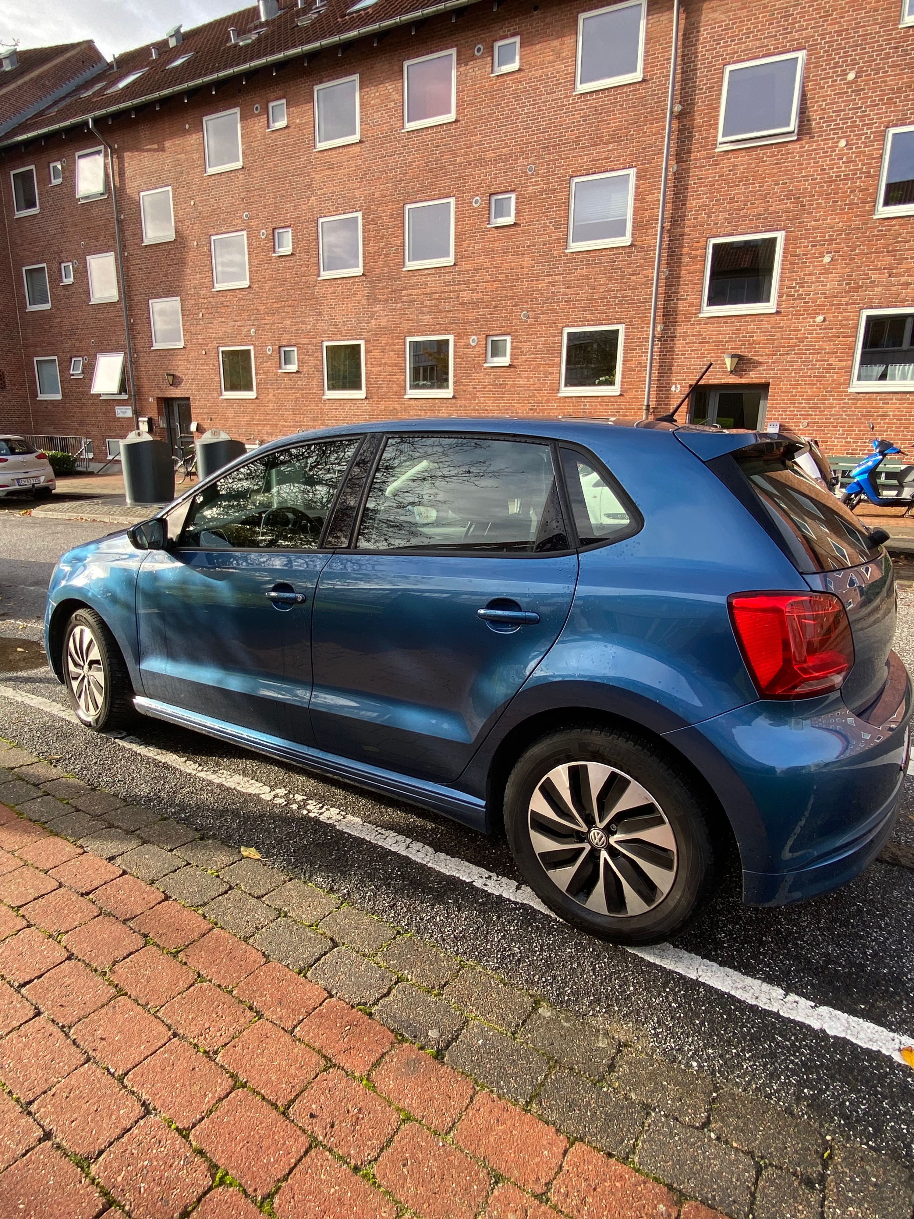 VOLKSWAGEN Polo Thumbnail 6