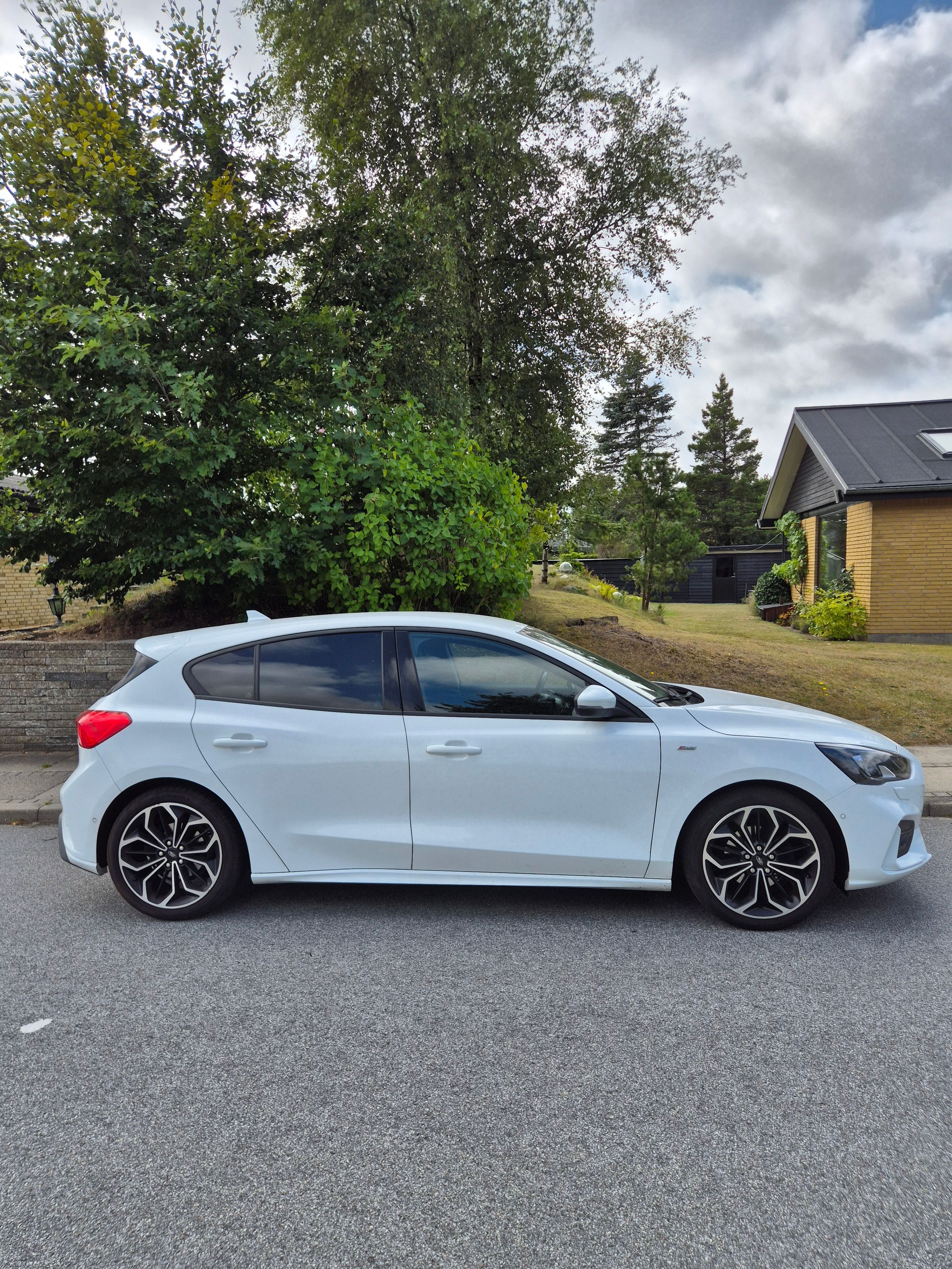 FORD Focus Thumbnail 3