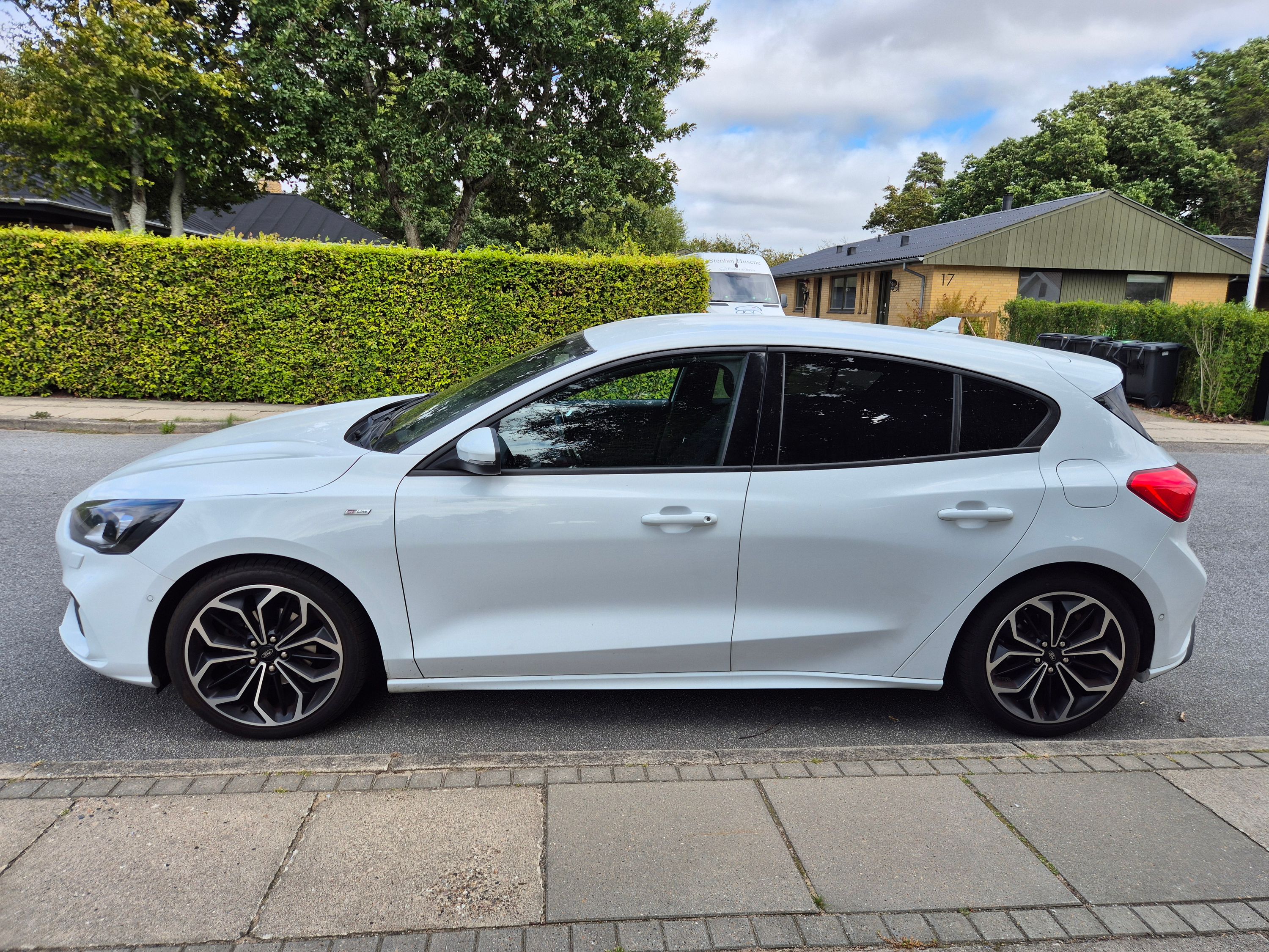 FORD Focus Thumbnail 2