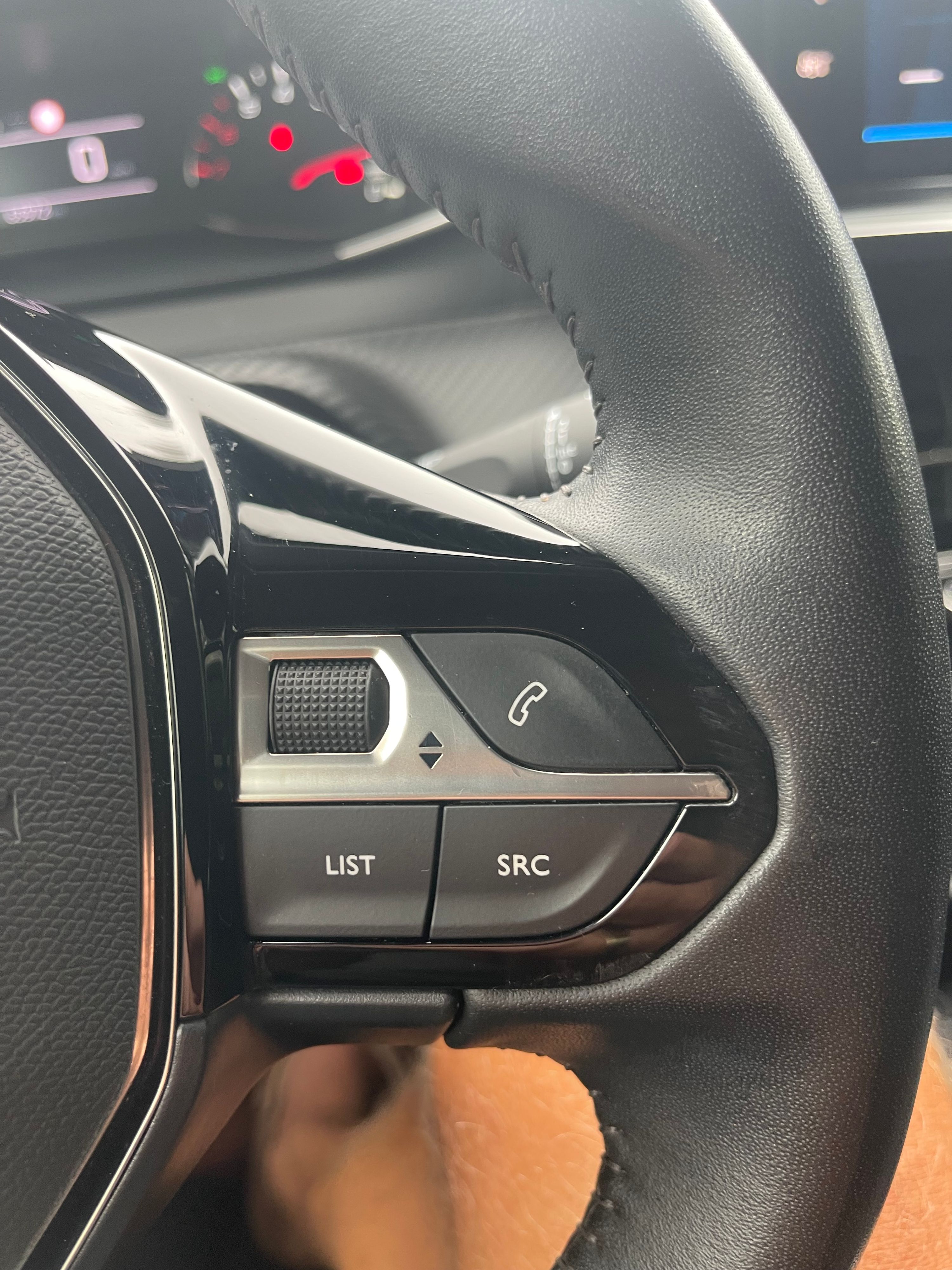 PEUGEOT 208 Thumbnail 3