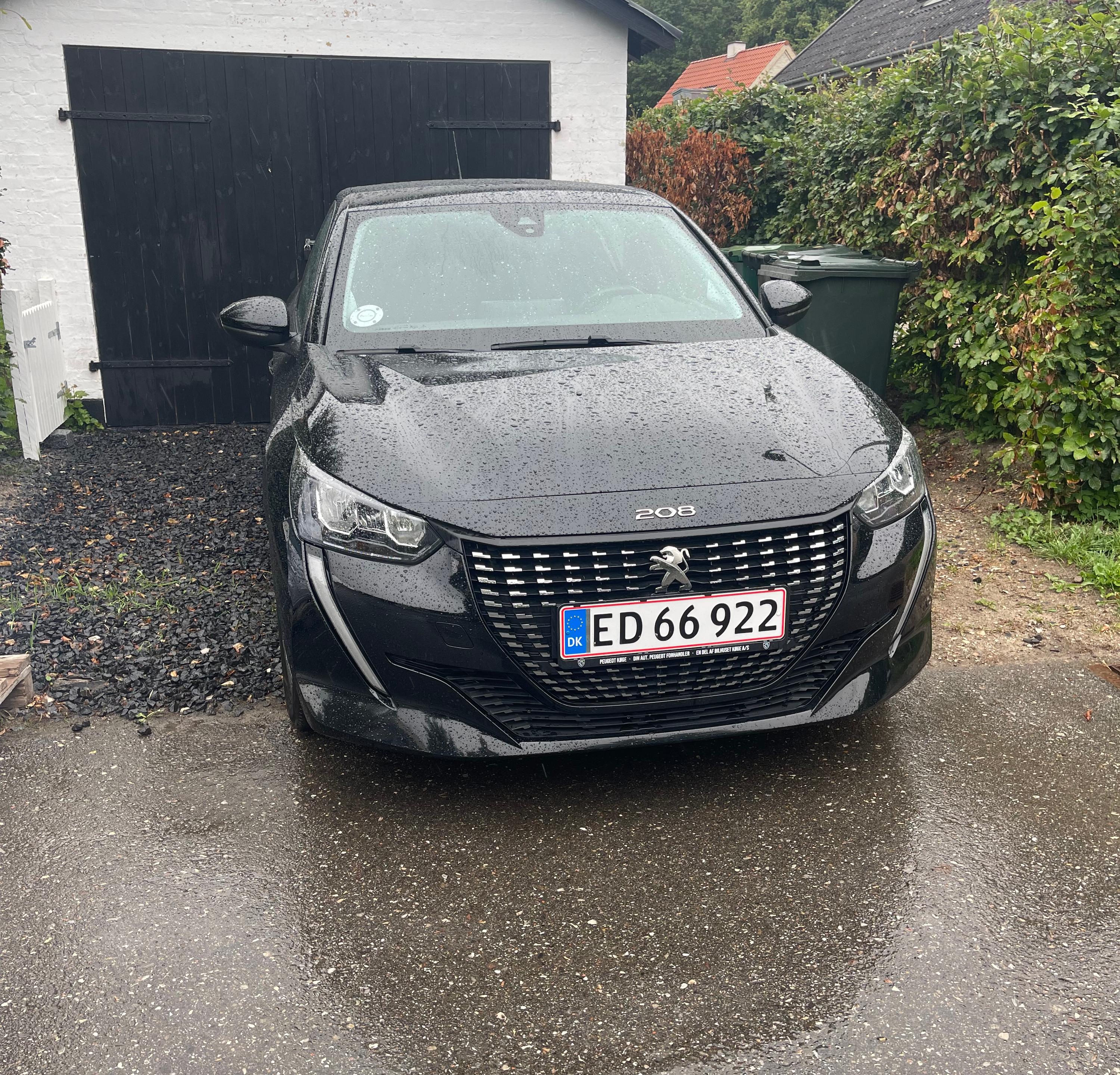 PEUGEOT 208