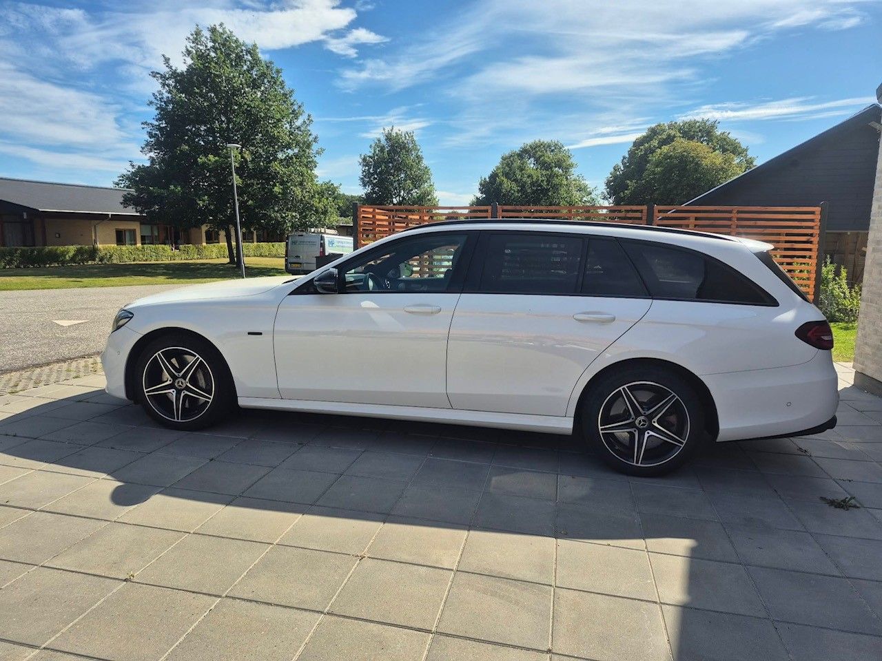 MERCEDES-BENZ E 300 De Thumbnail 2