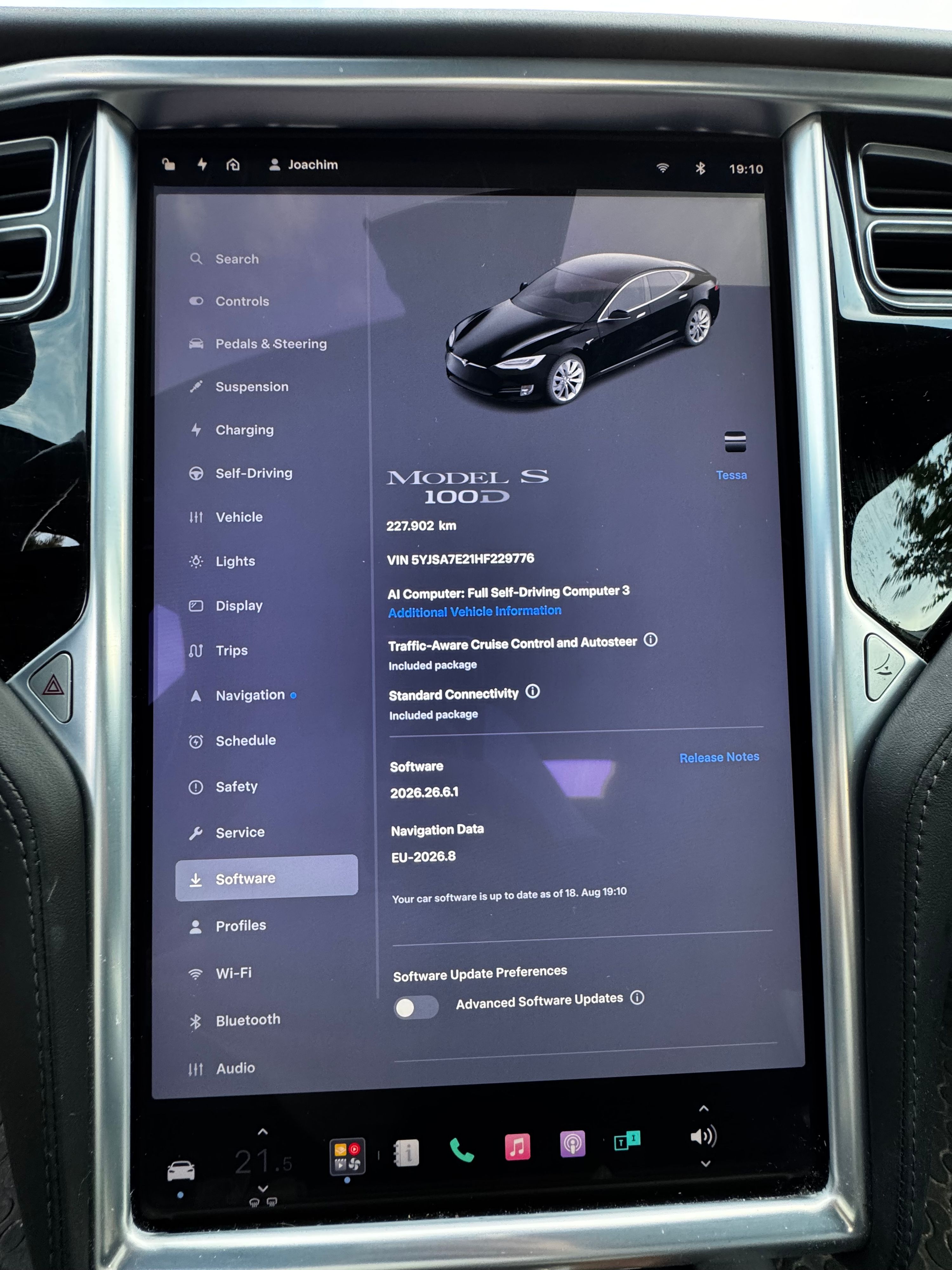 TESLA Model S Thumbnail 6