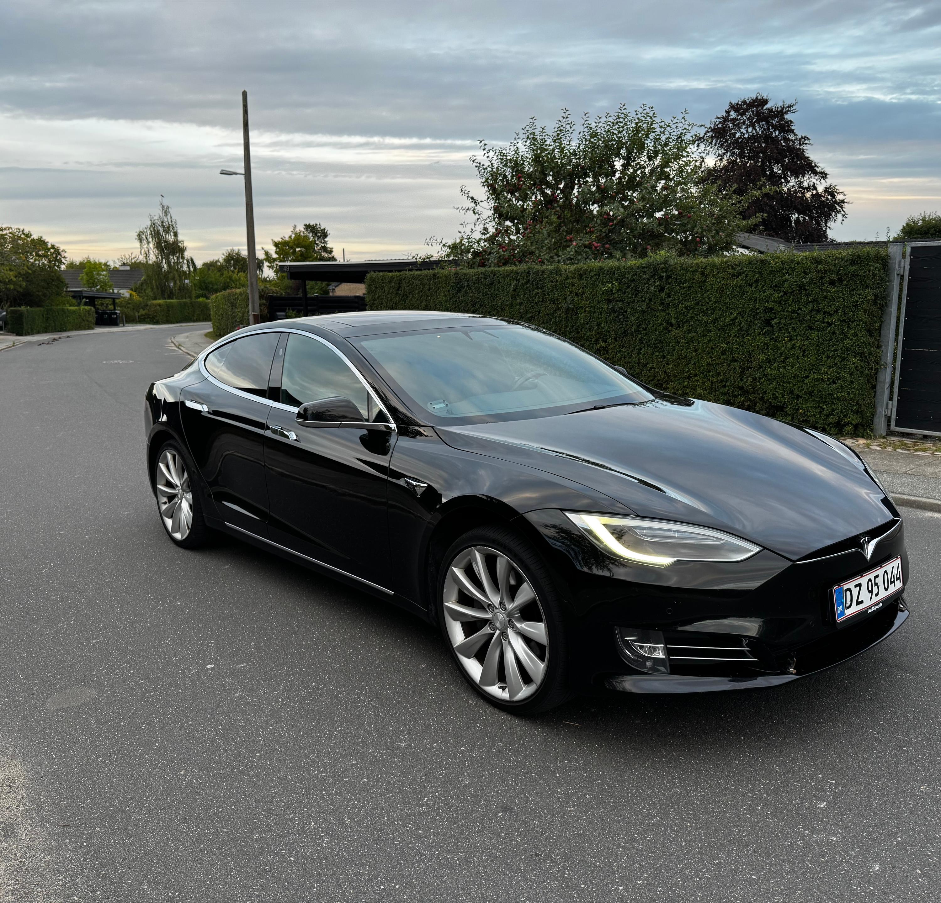 TESLA Model S