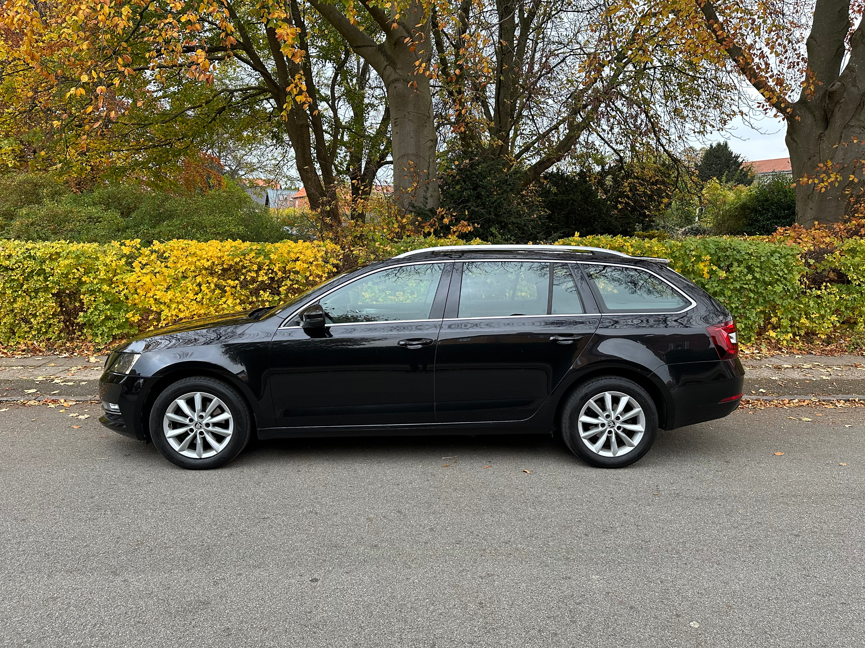 SKODA Octavia Thumbnail 3