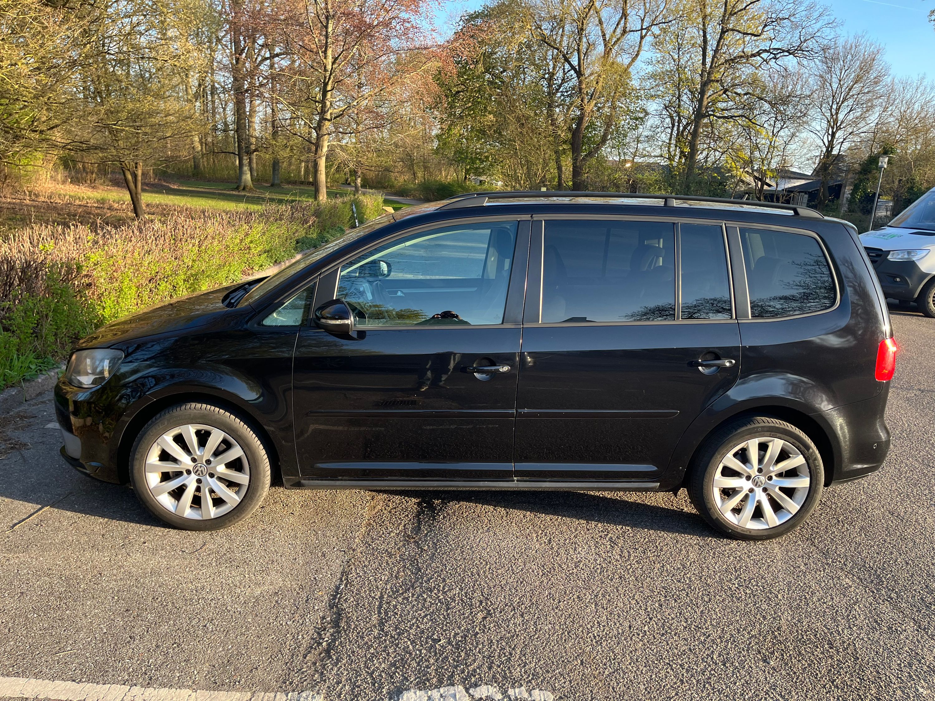 VOLKSWAGEN Touran Thumbnail 5
