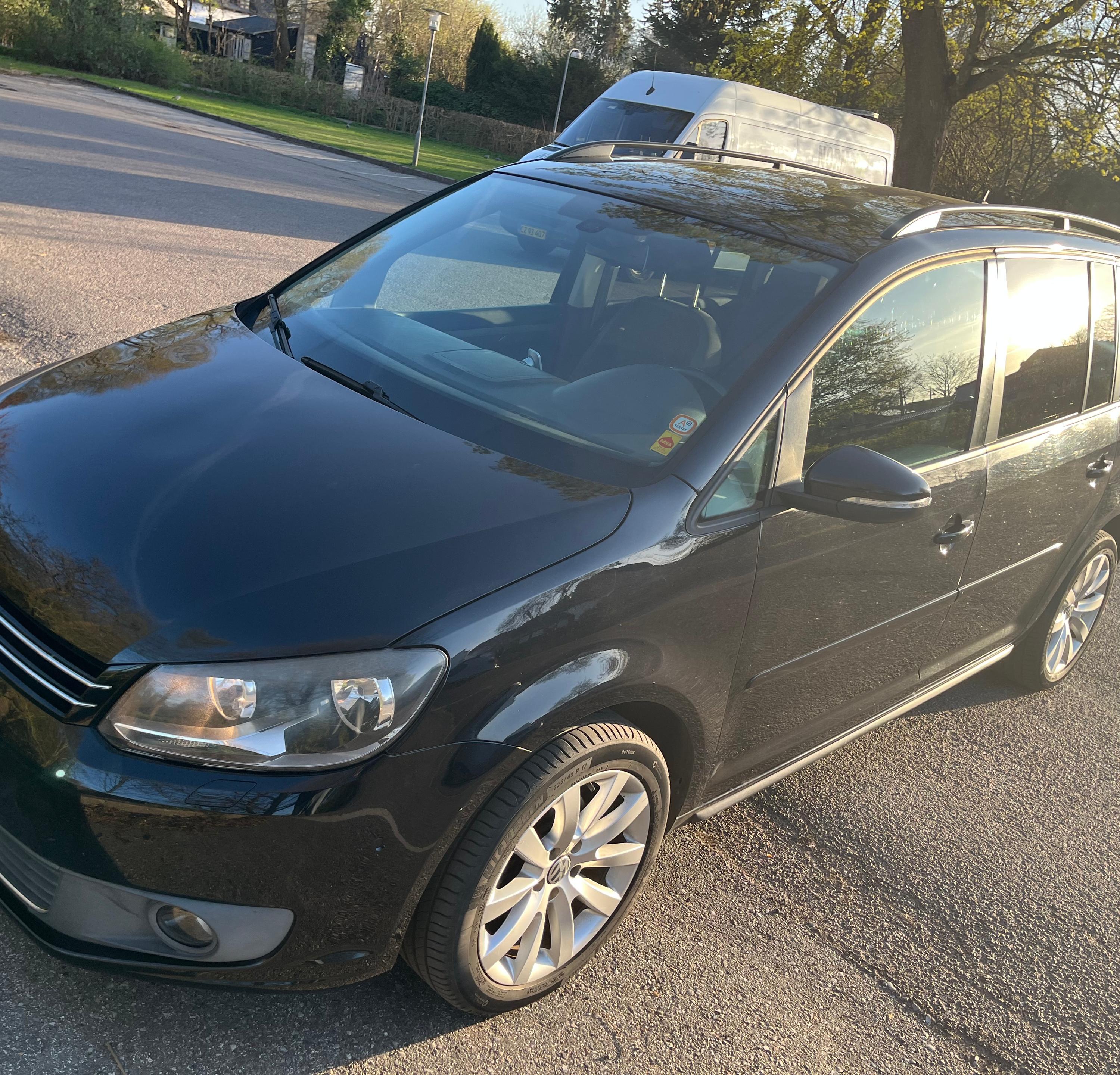 VOLKSWAGEN Touran