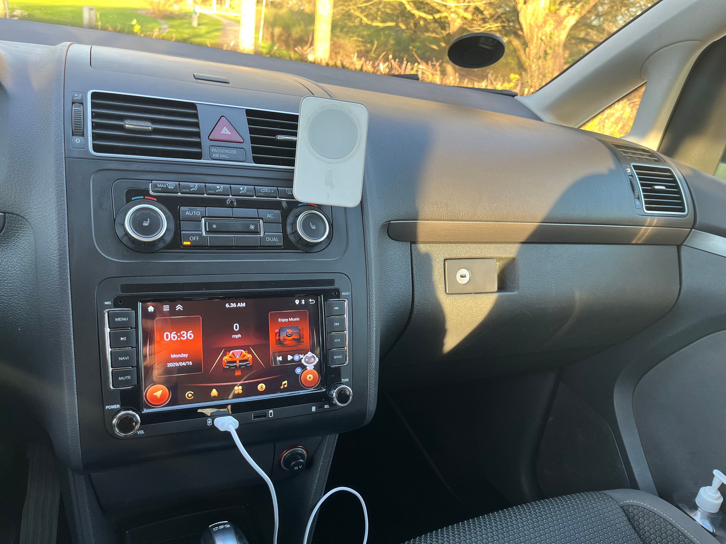 VOLKSWAGEN Touran Thumbnail 9