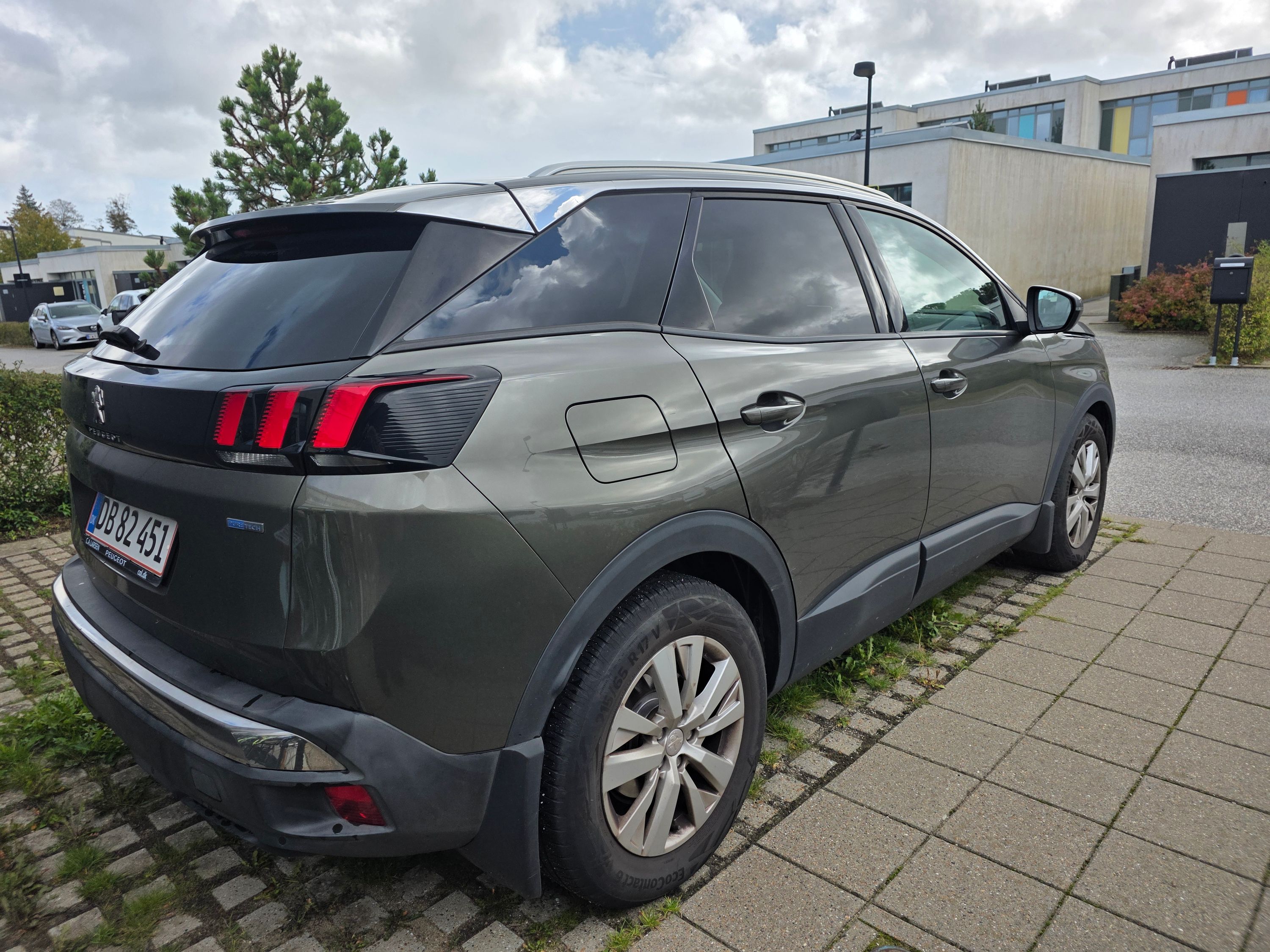 PEUGEOT 3008 Thumbnail 2