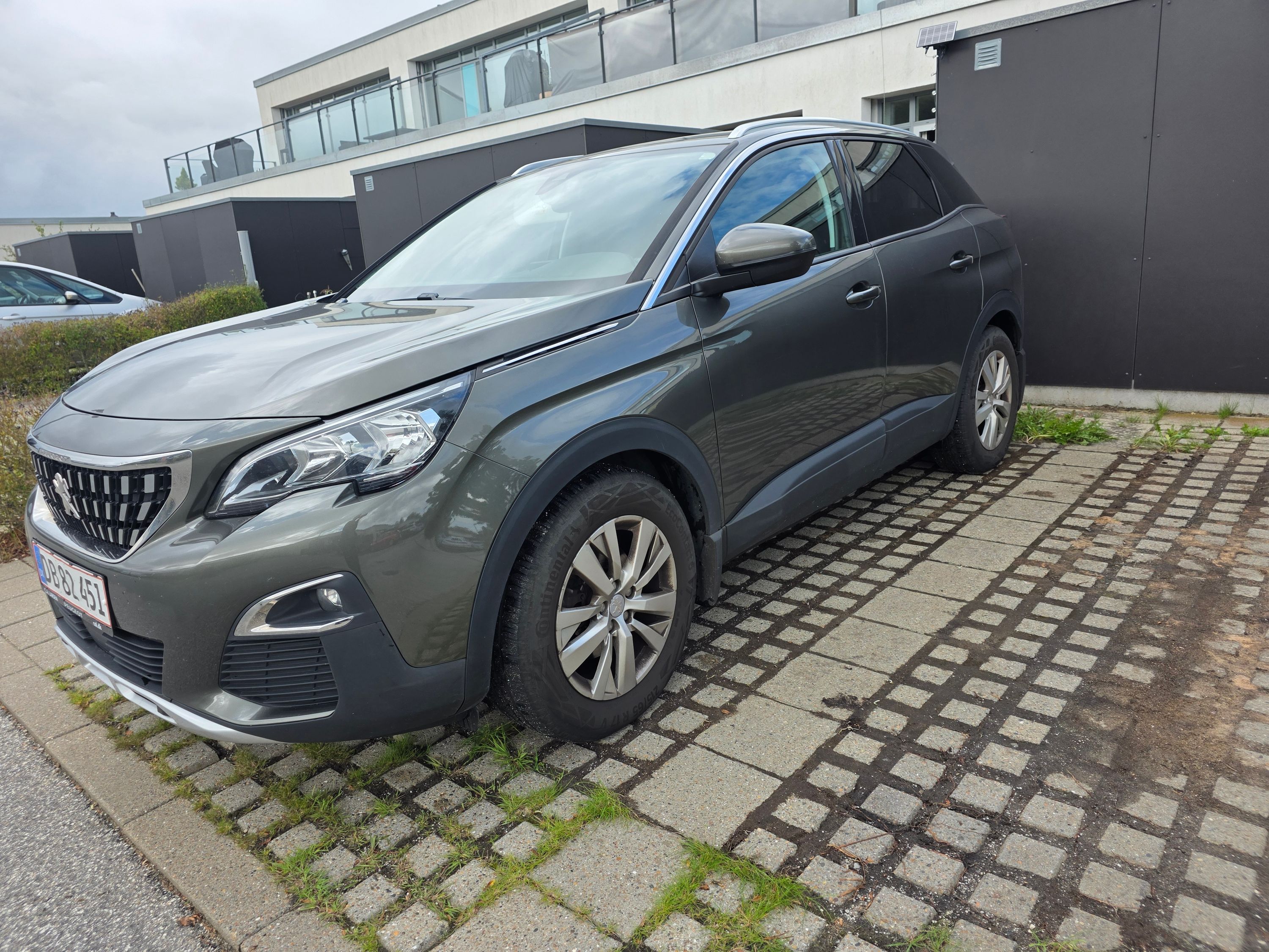PEUGEOT 3008