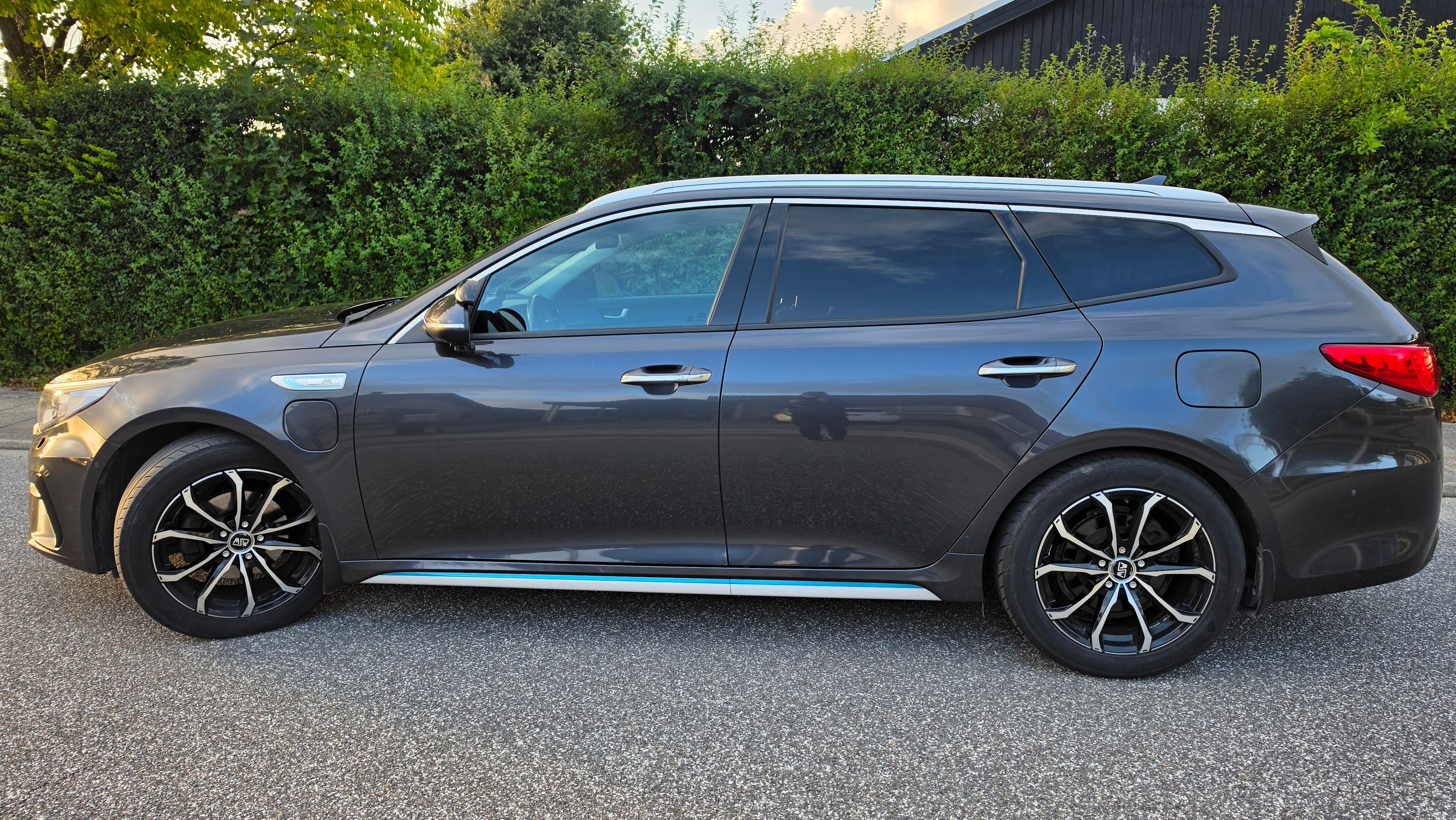 KIA Optima Thumbnail 2