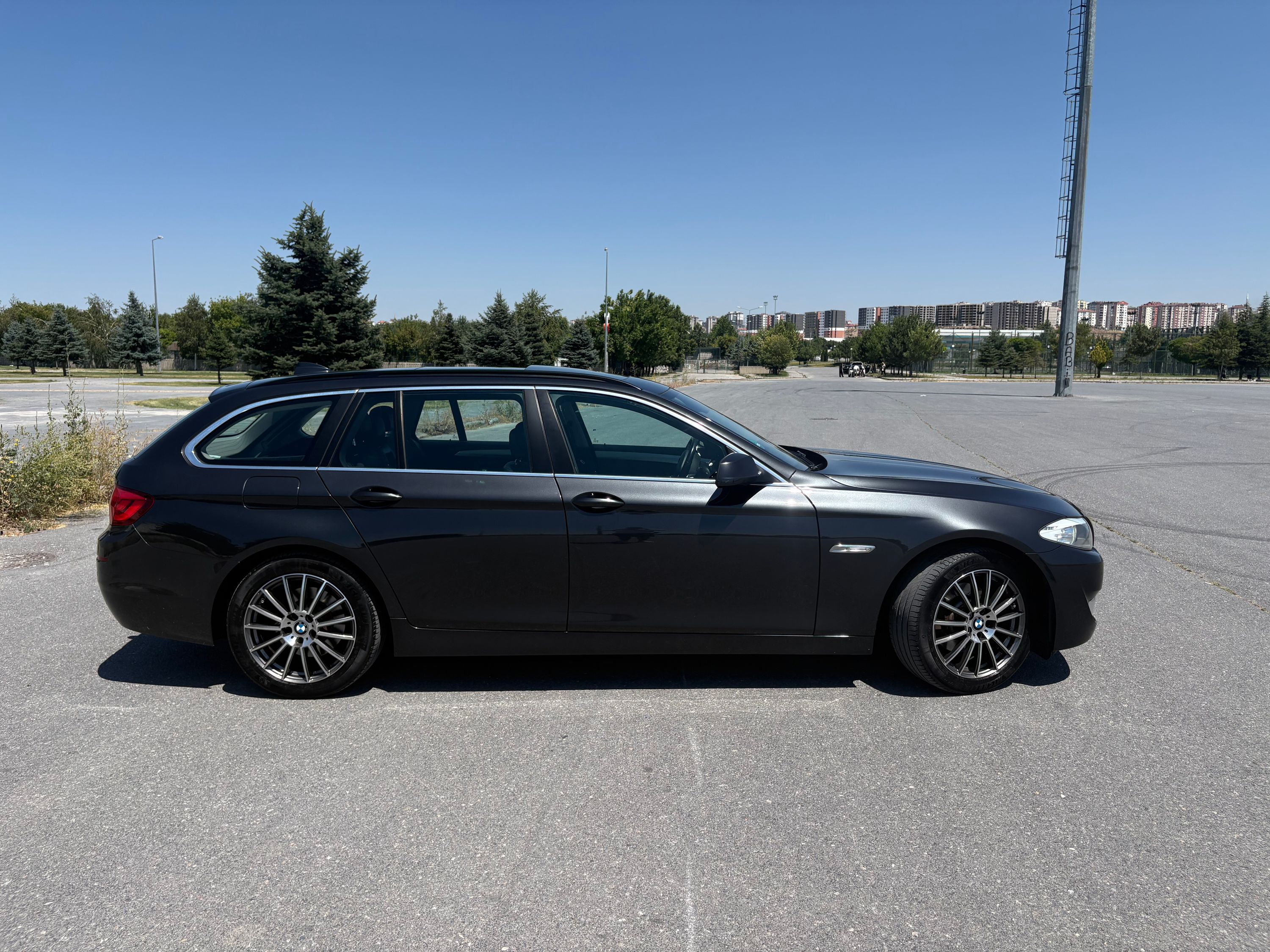 BMW 5-Serie Thumbnail 4