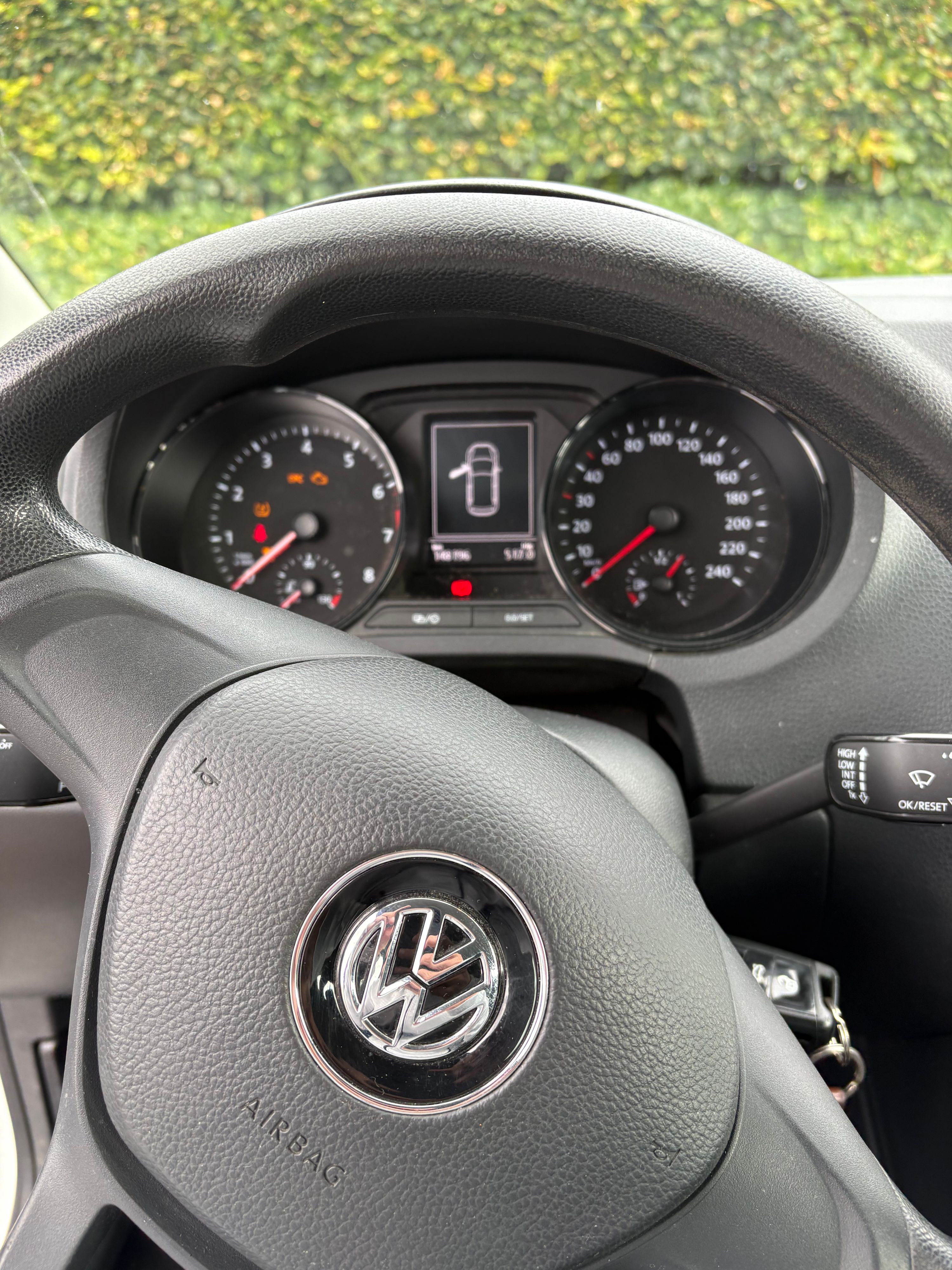 VOLKSWAGEN Polo Thumbnail 3