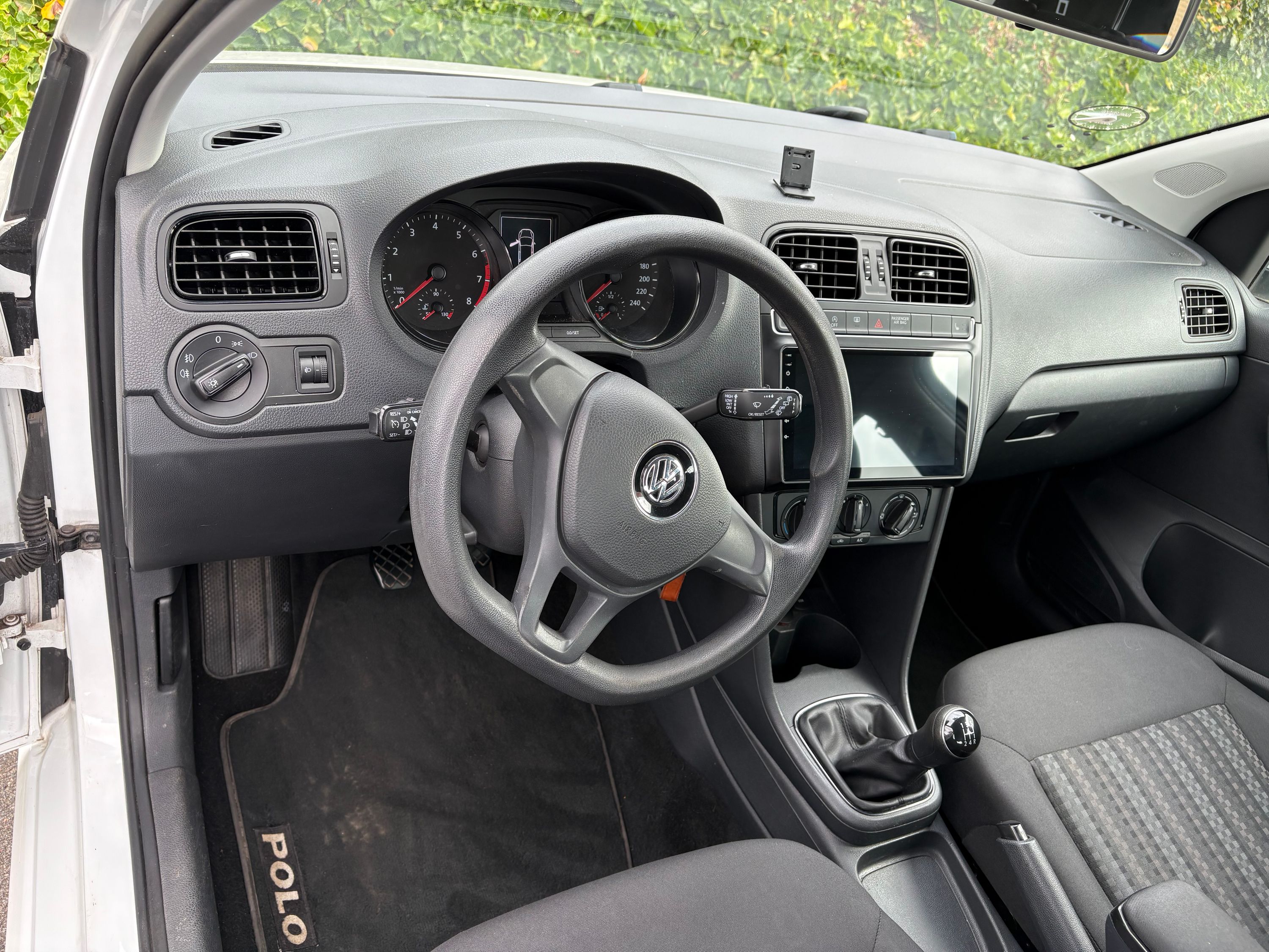 VOLKSWAGEN Polo Thumbnail 5
