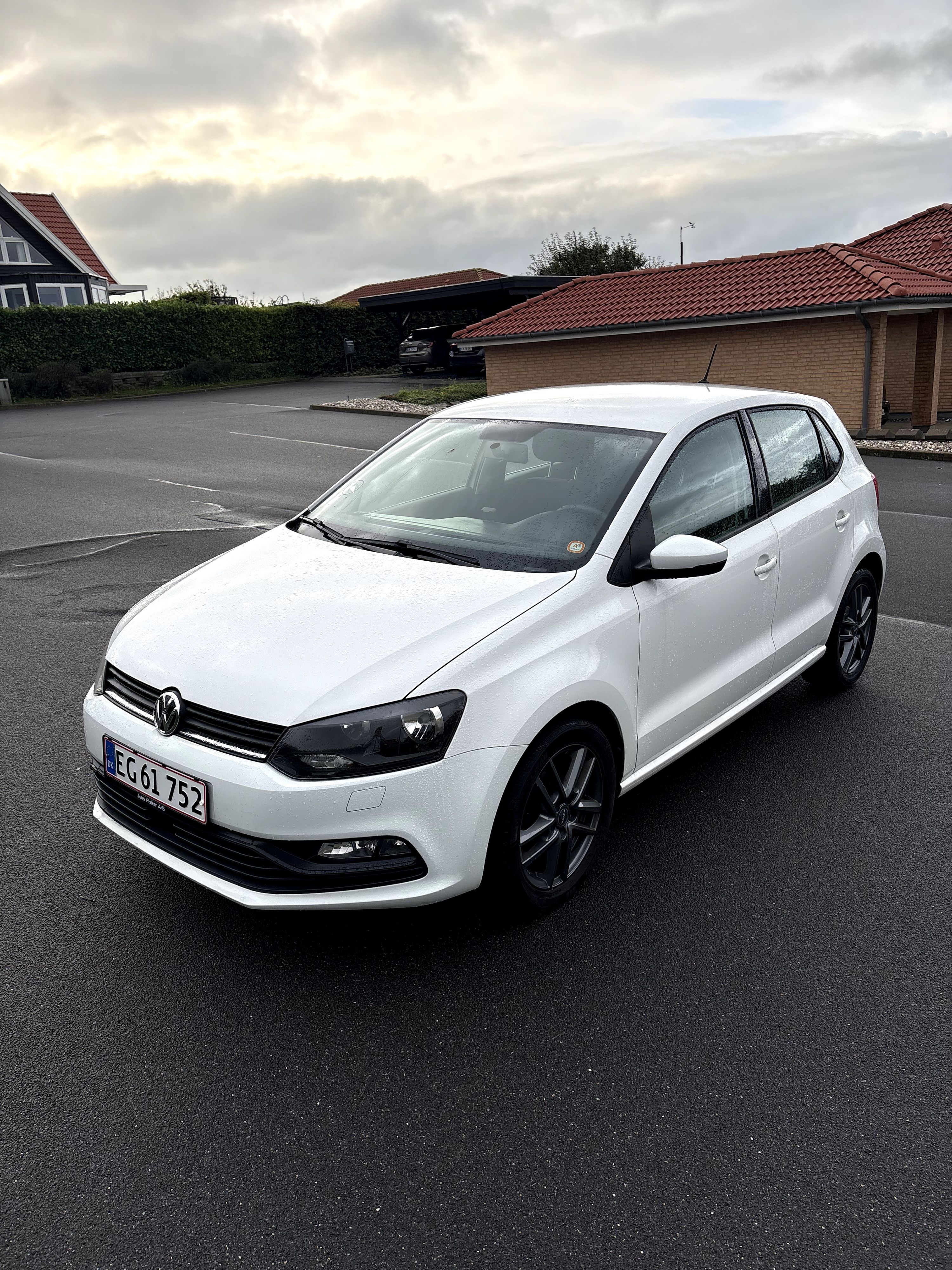 VOLKSWAGEN Polo 1