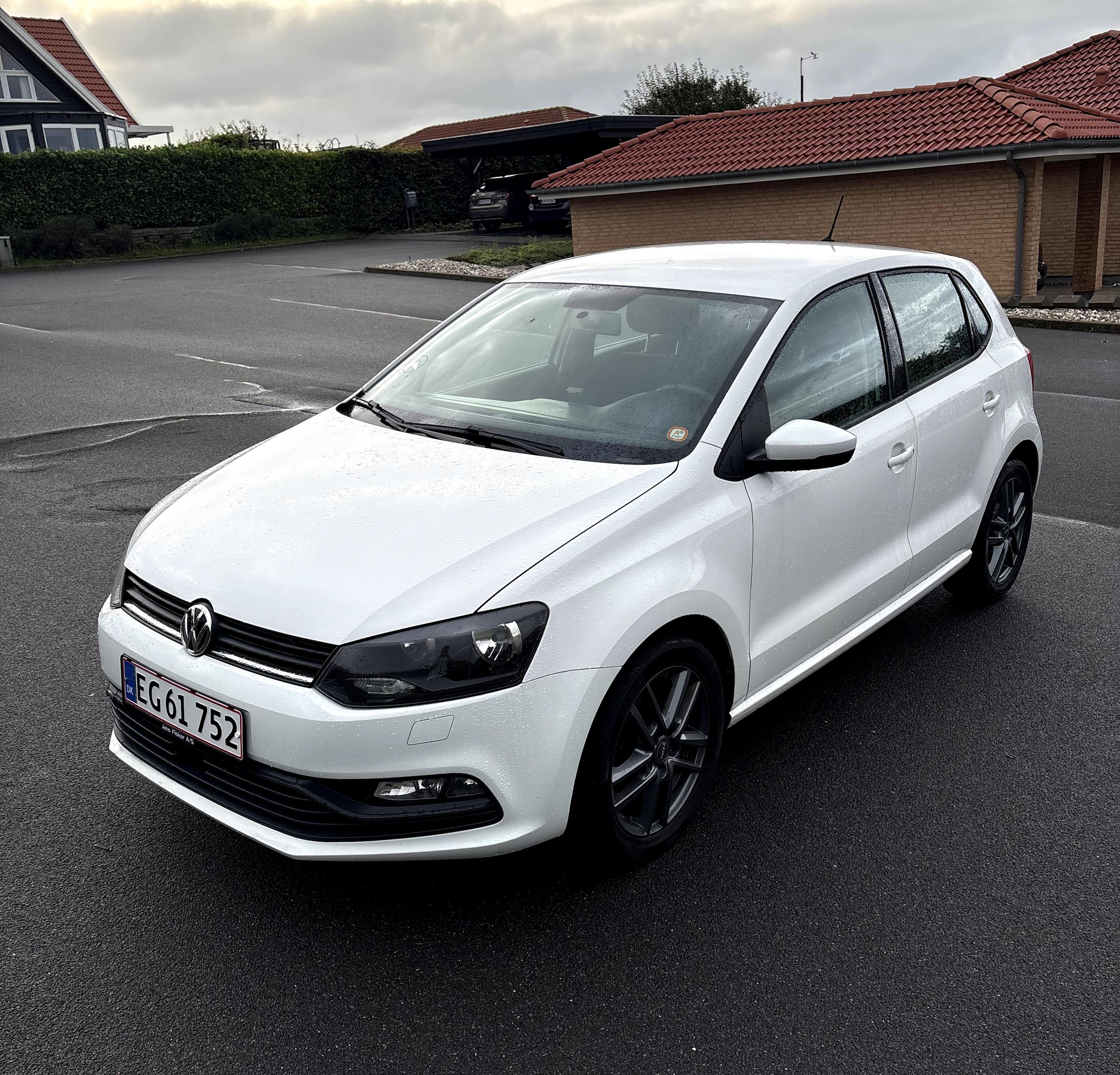 VOLKSWAGEN Polo
