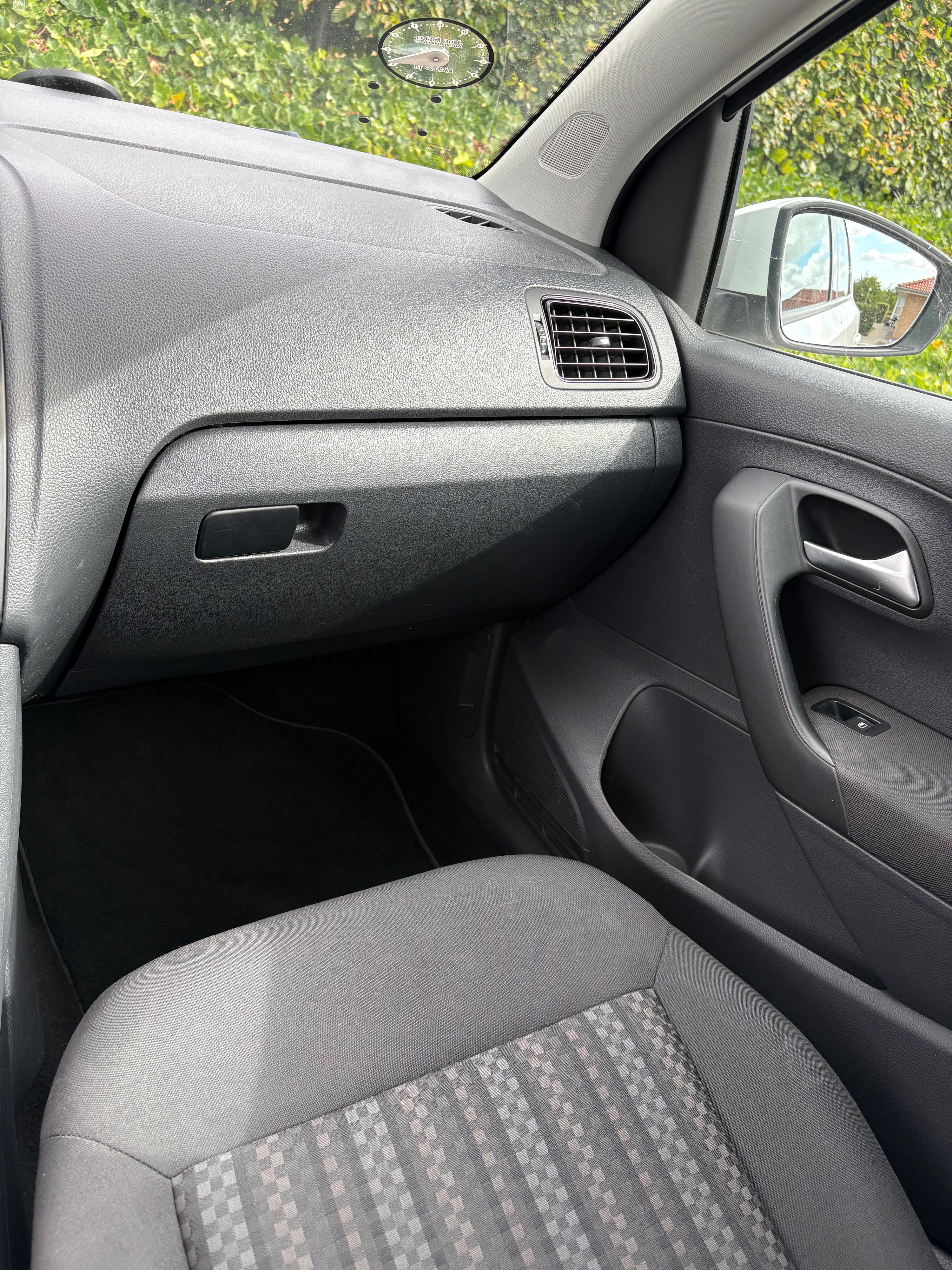 VOLKSWAGEN Polo Thumbnail 4