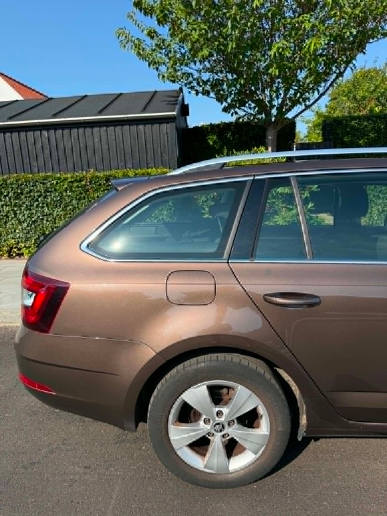 SKODA Octavia Thumbnail 2