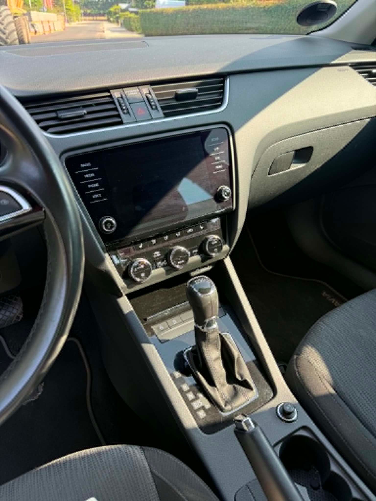 SKODA Octavia Thumbnail 6