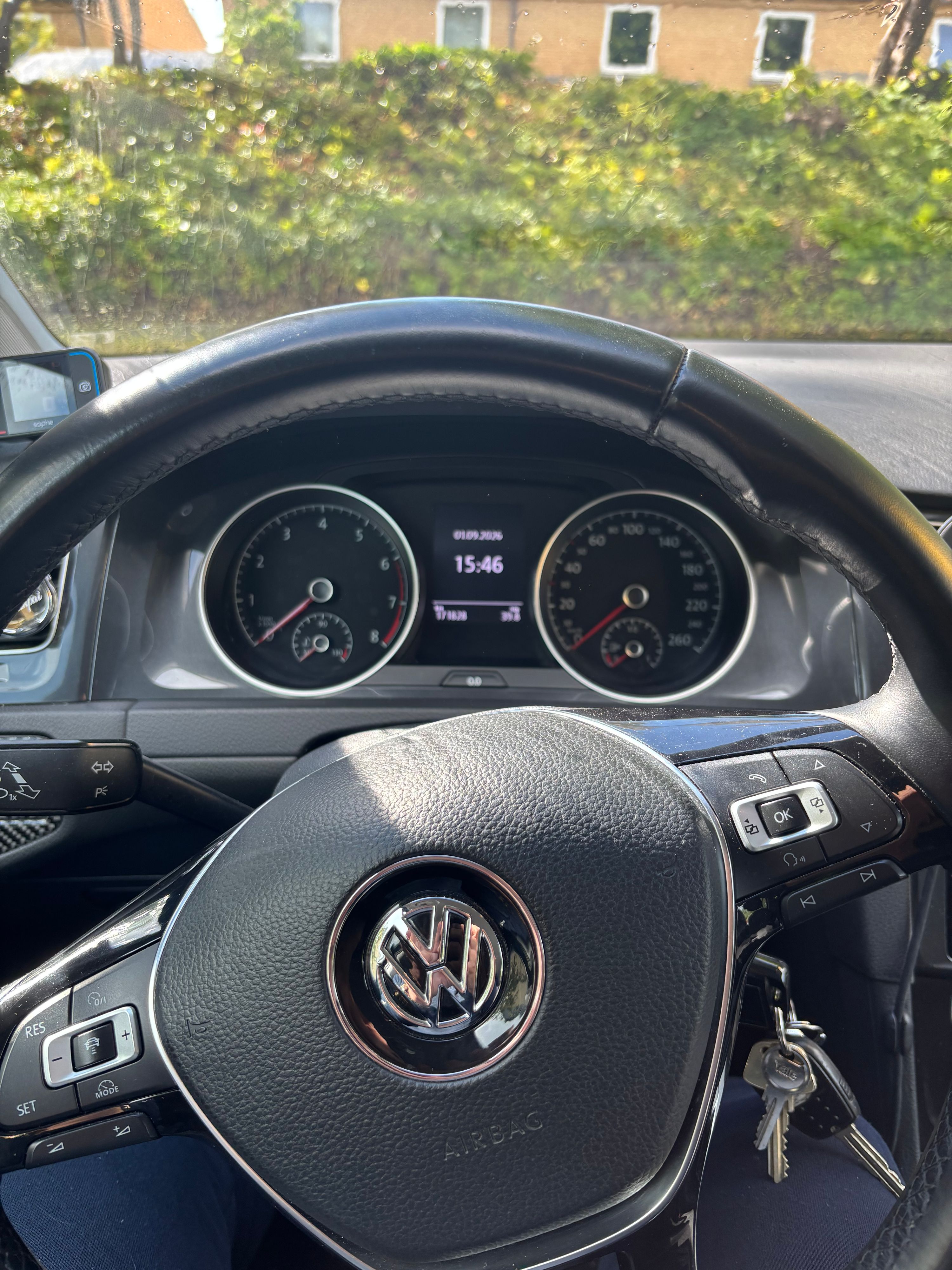 VOLKSWAGEN Golf Thumbnail 3