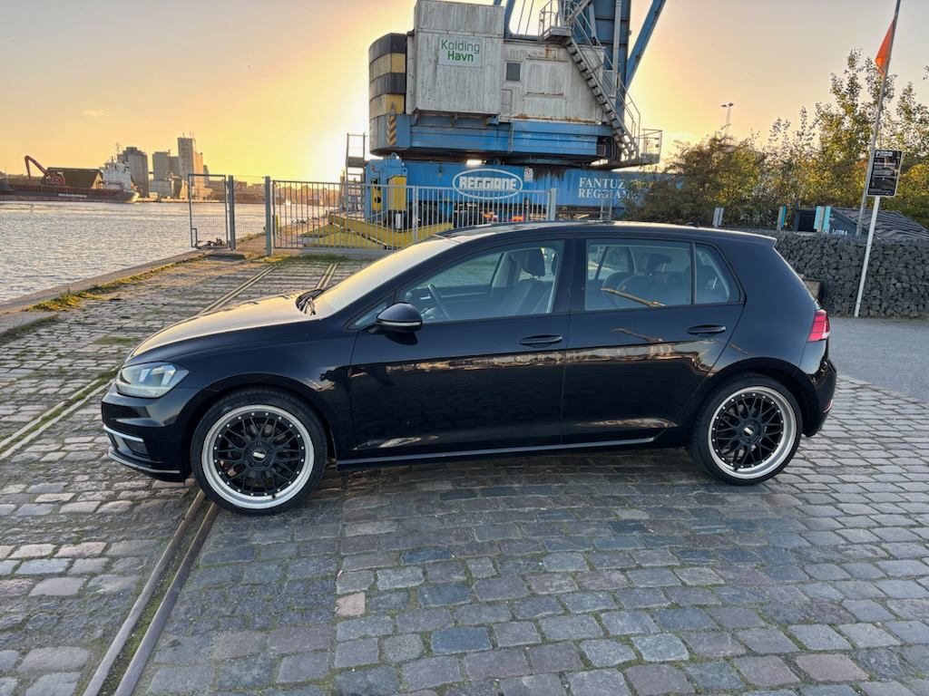 VOLKSWAGEN Golf Thumbnail 7
