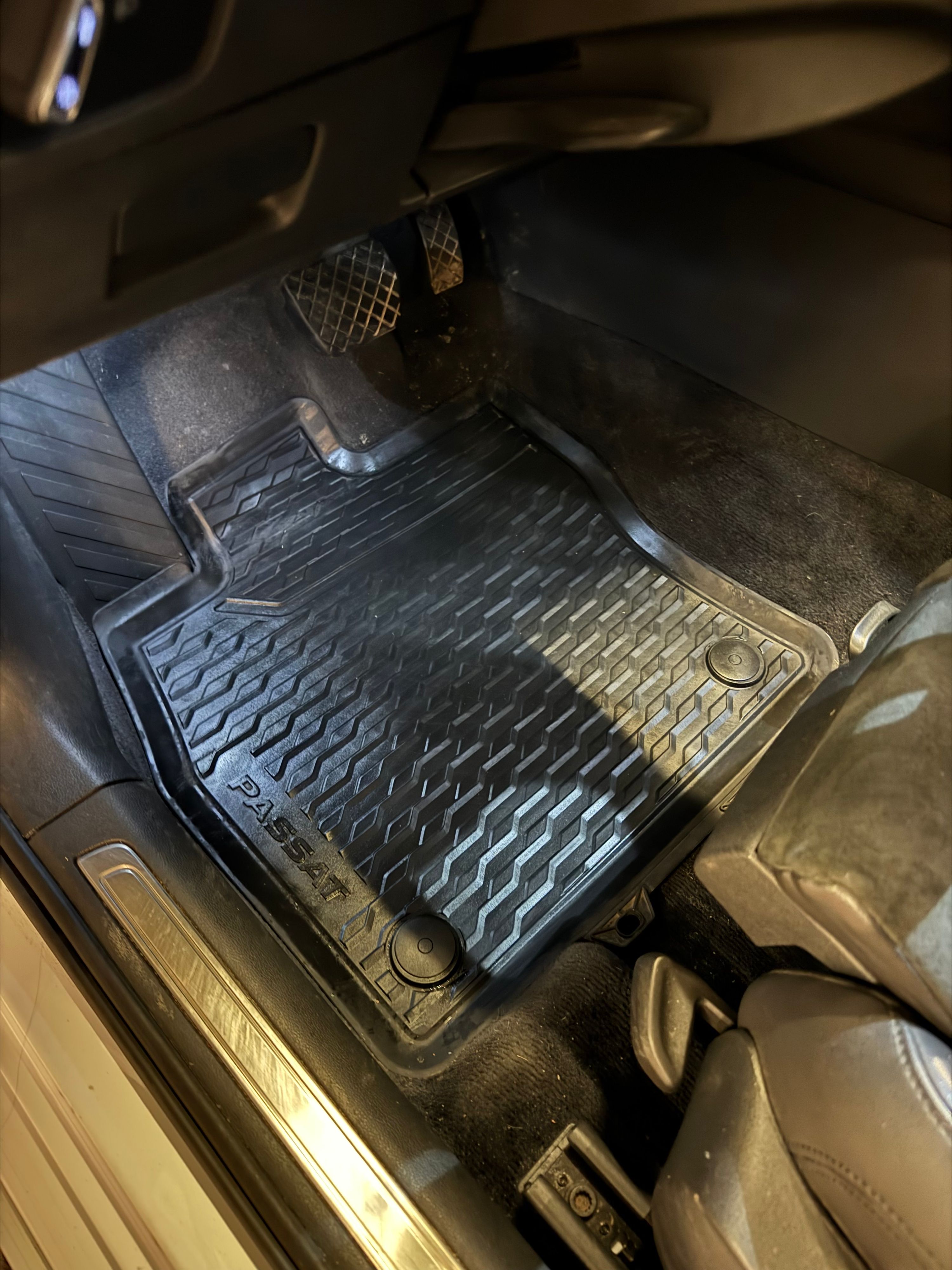 VW Passat Thumbnail 3