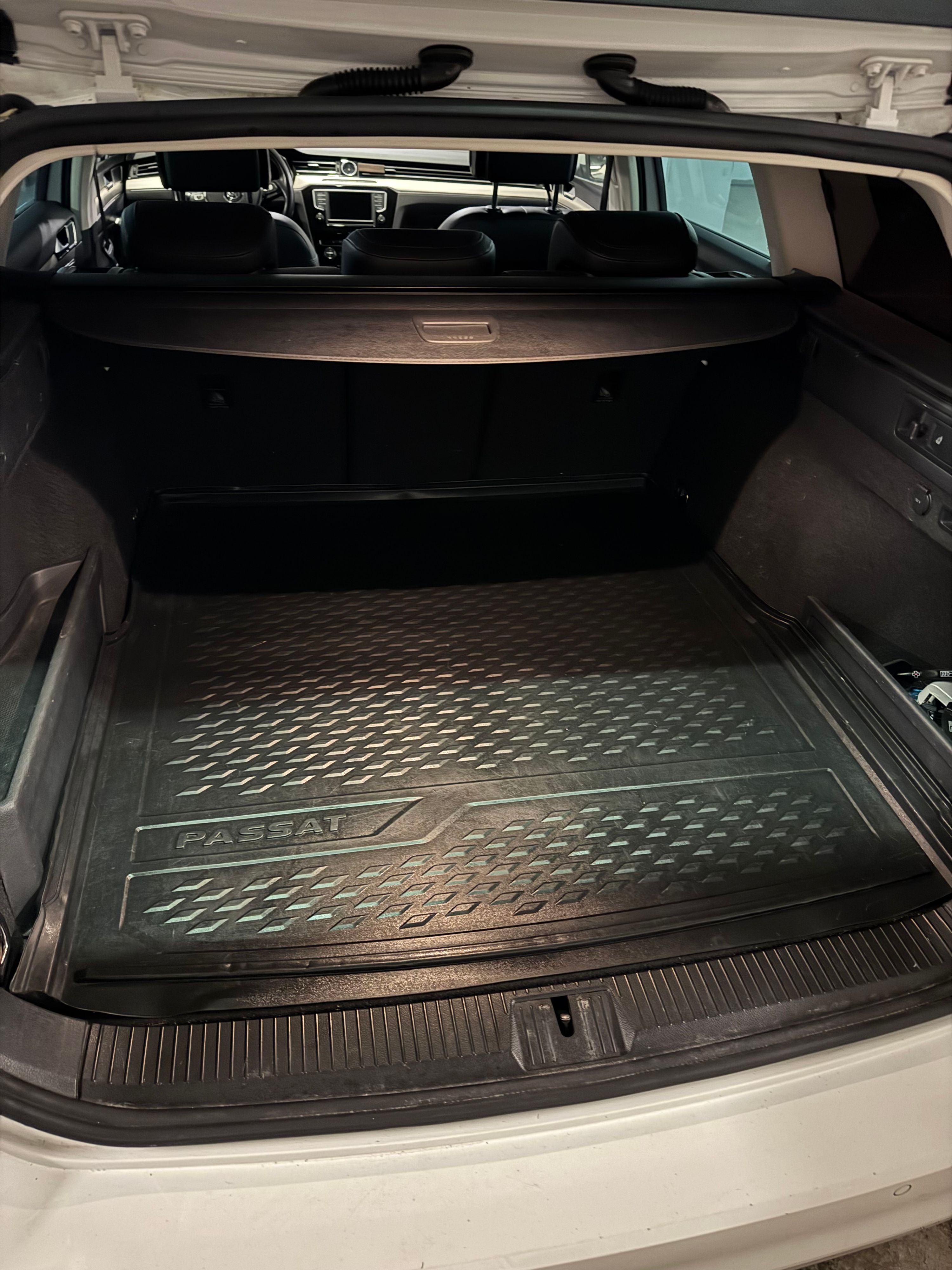 VW Passat Thumbnail 14