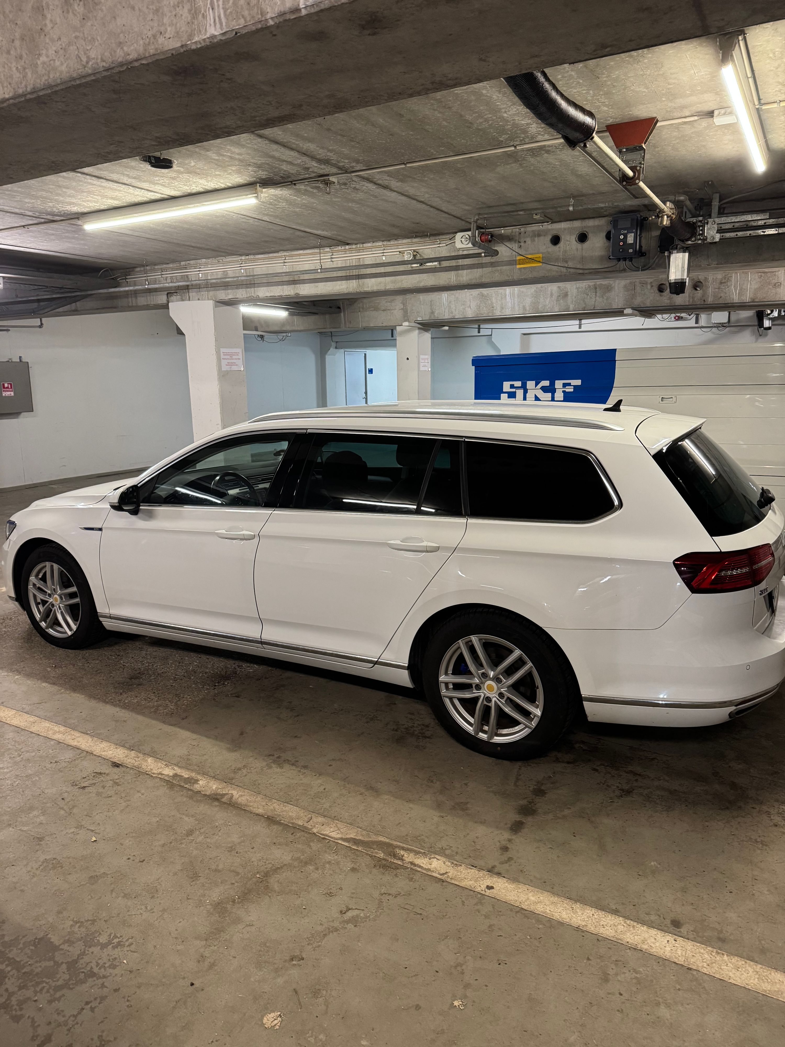 VW Passat Thumbnail 11