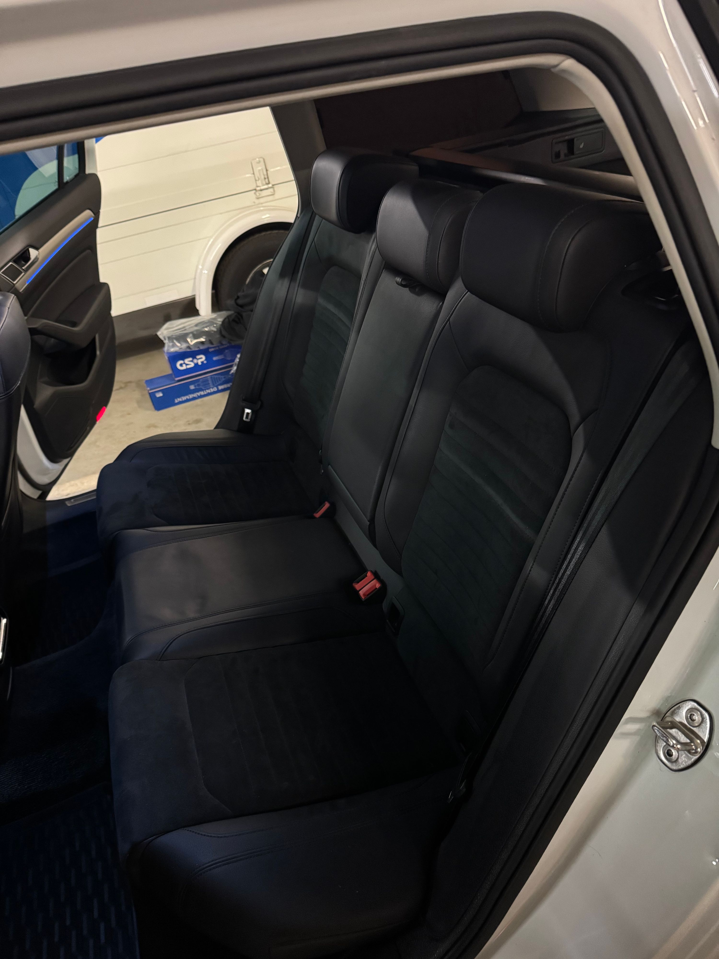 VW Passat Thumbnail 2