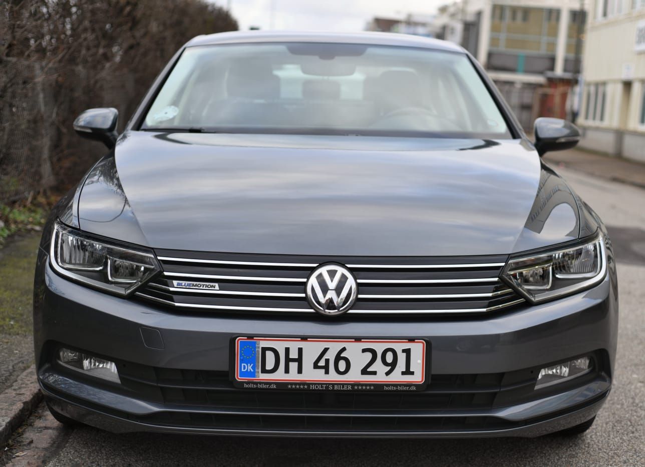 VOLKSWAGEN Passat 1