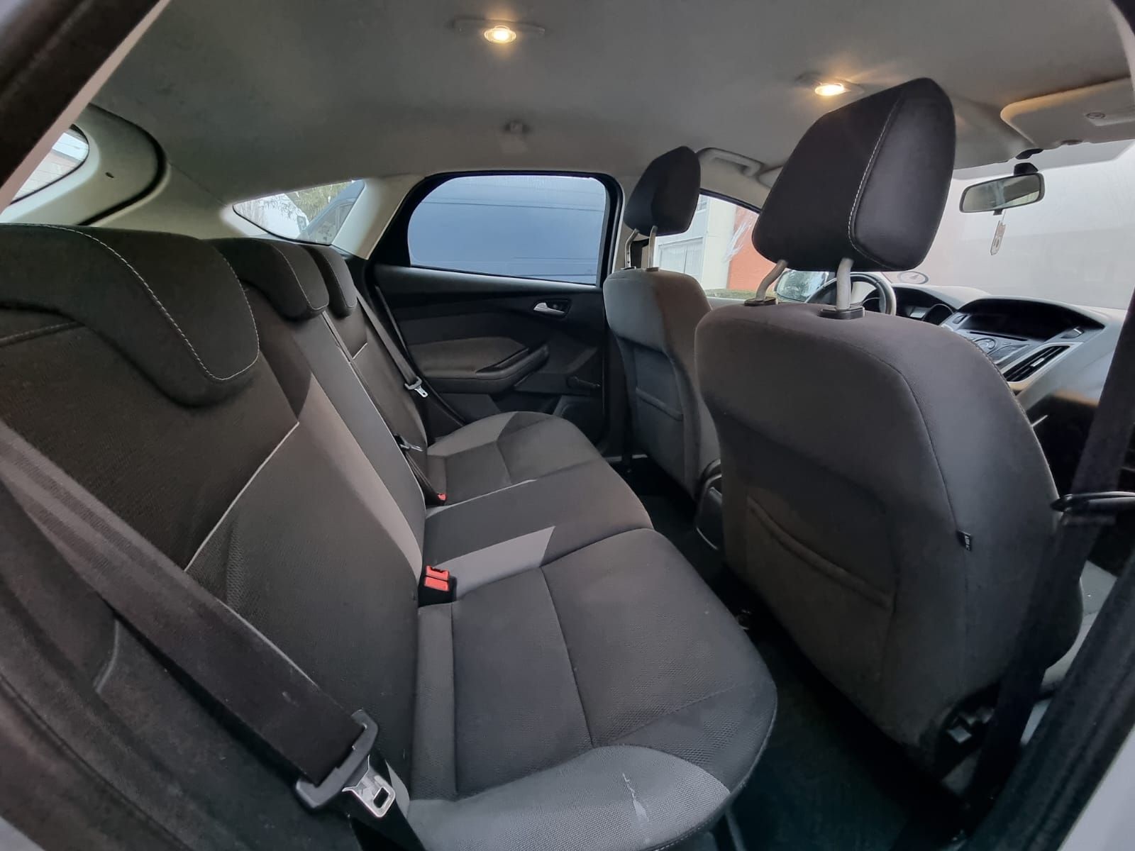 VOLKSWAGEN Passat Thumbnail 6