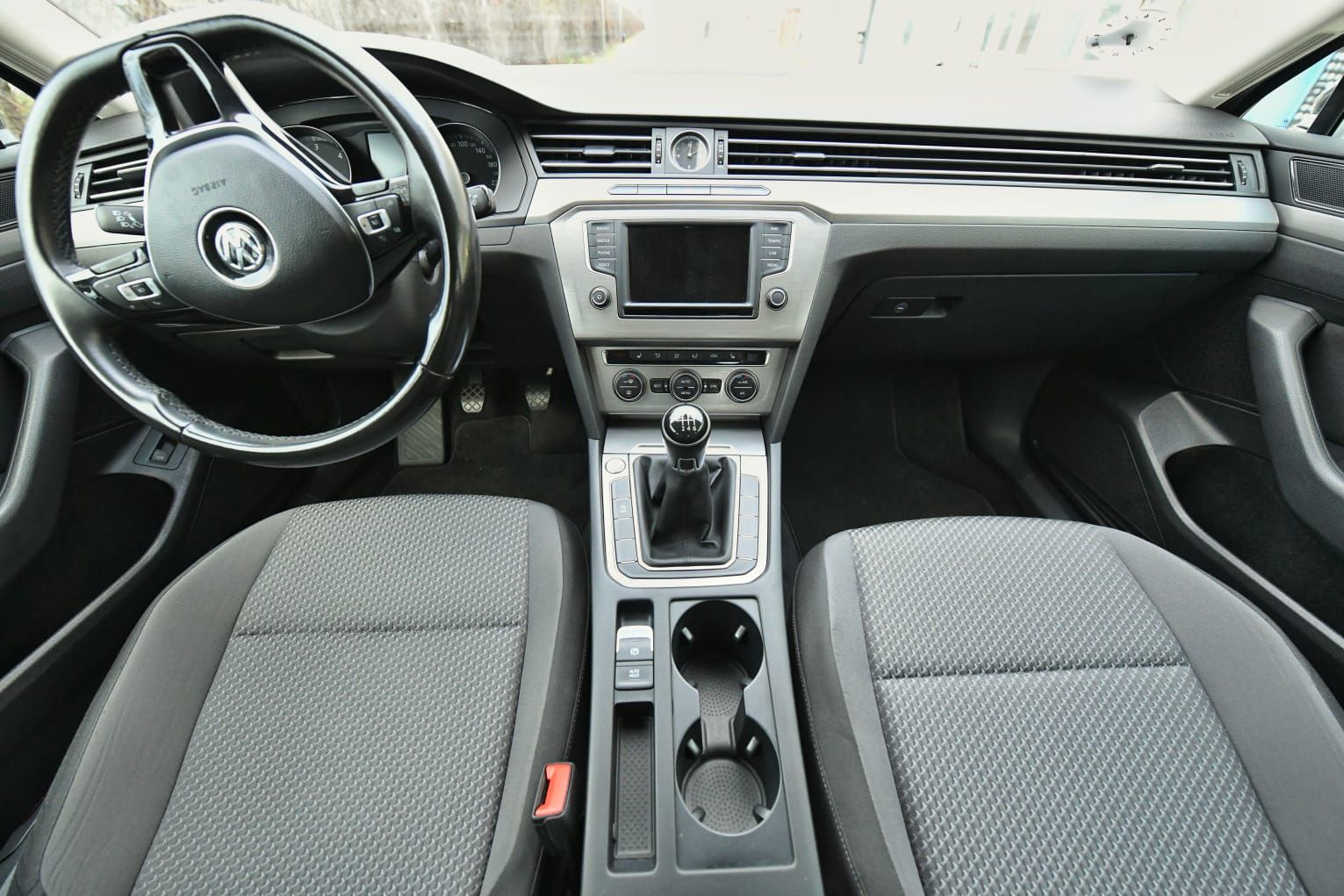 VOLKSWAGEN Passat Thumbnail 4