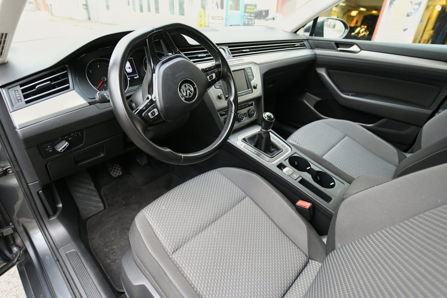 VOLKSWAGEN Passat Thumbnail 2