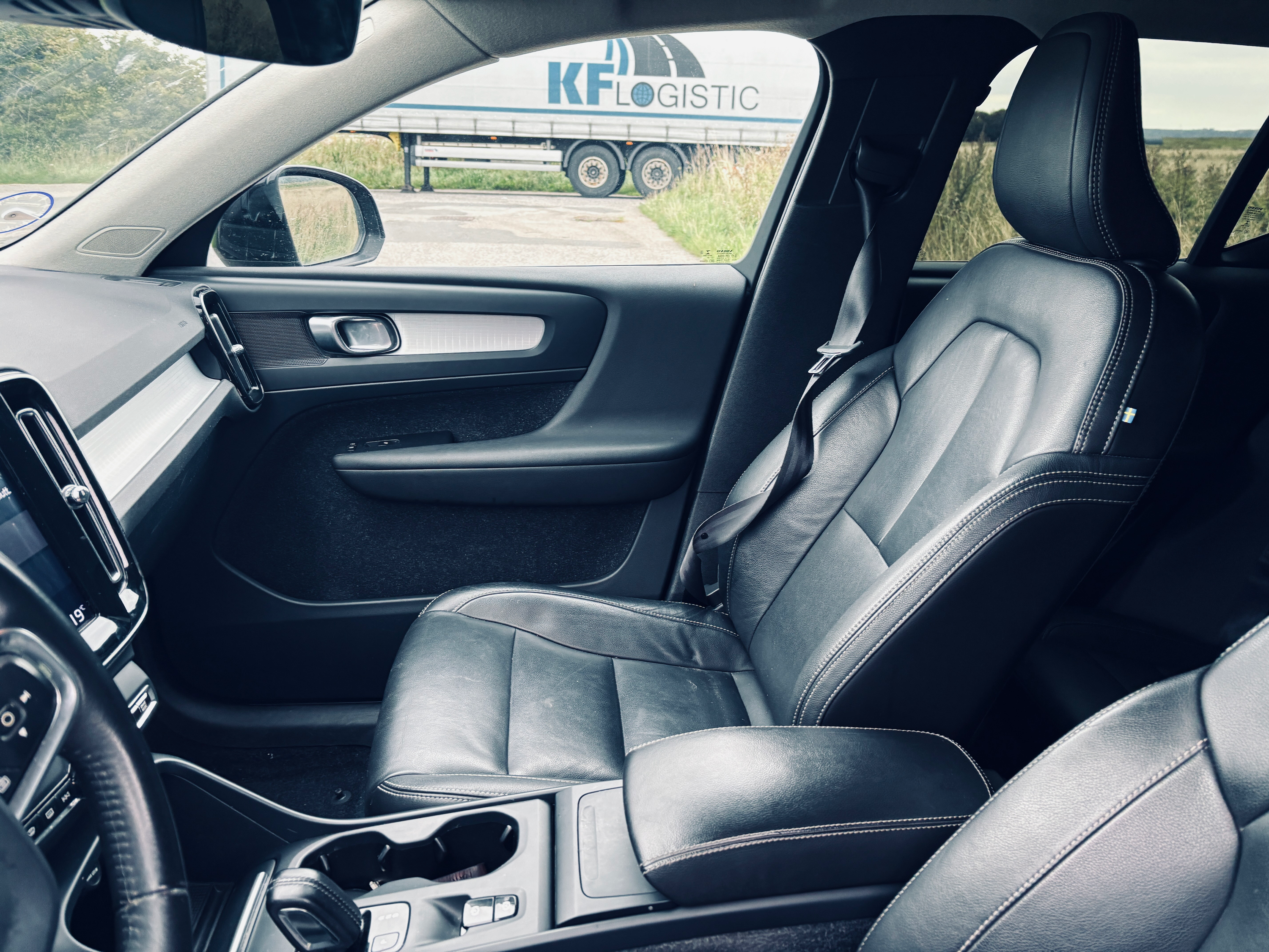 VOLVO Xc40 Thumbnail 3