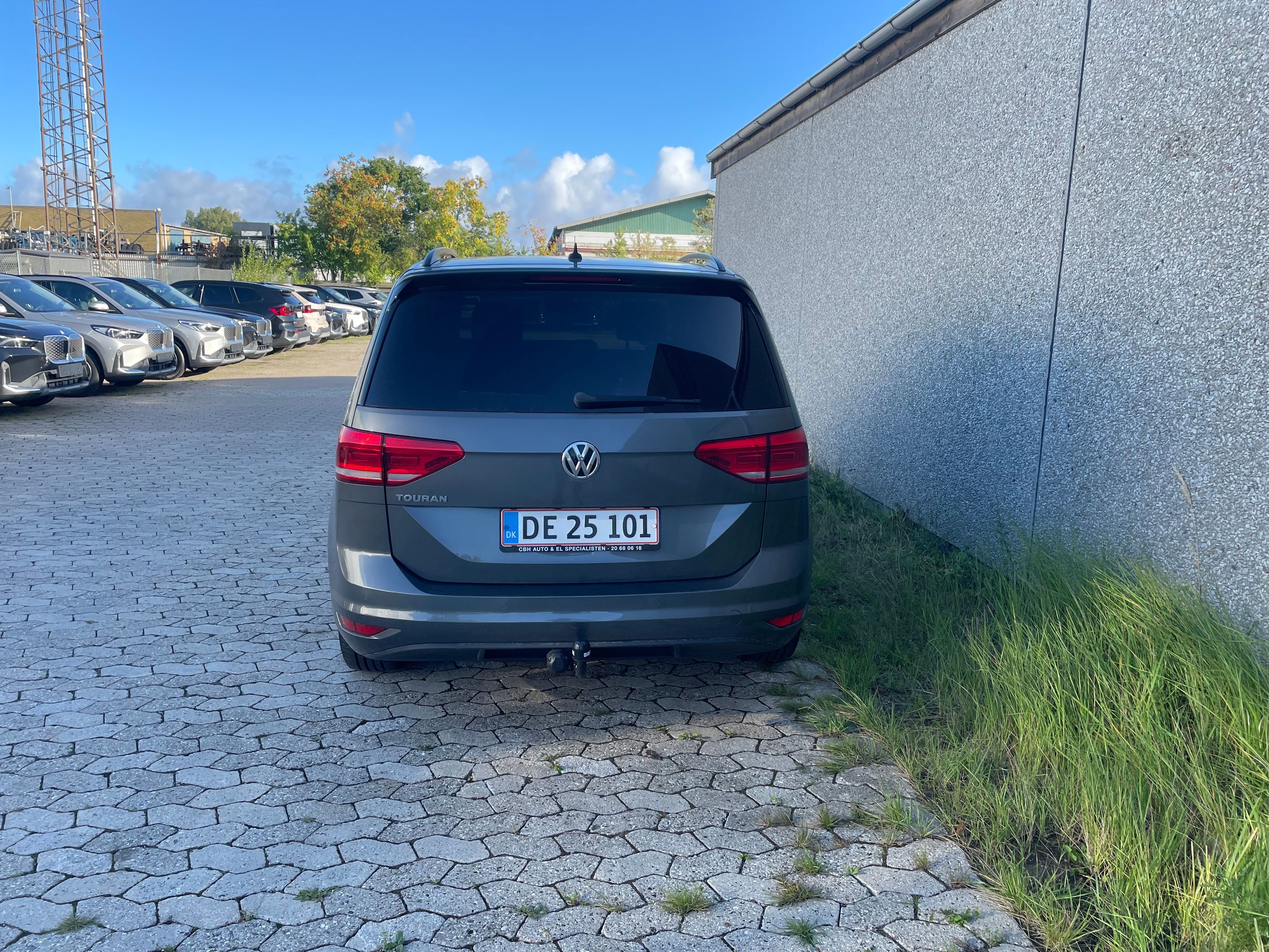 VOLKSWAGEN Touran Thumbnail 2