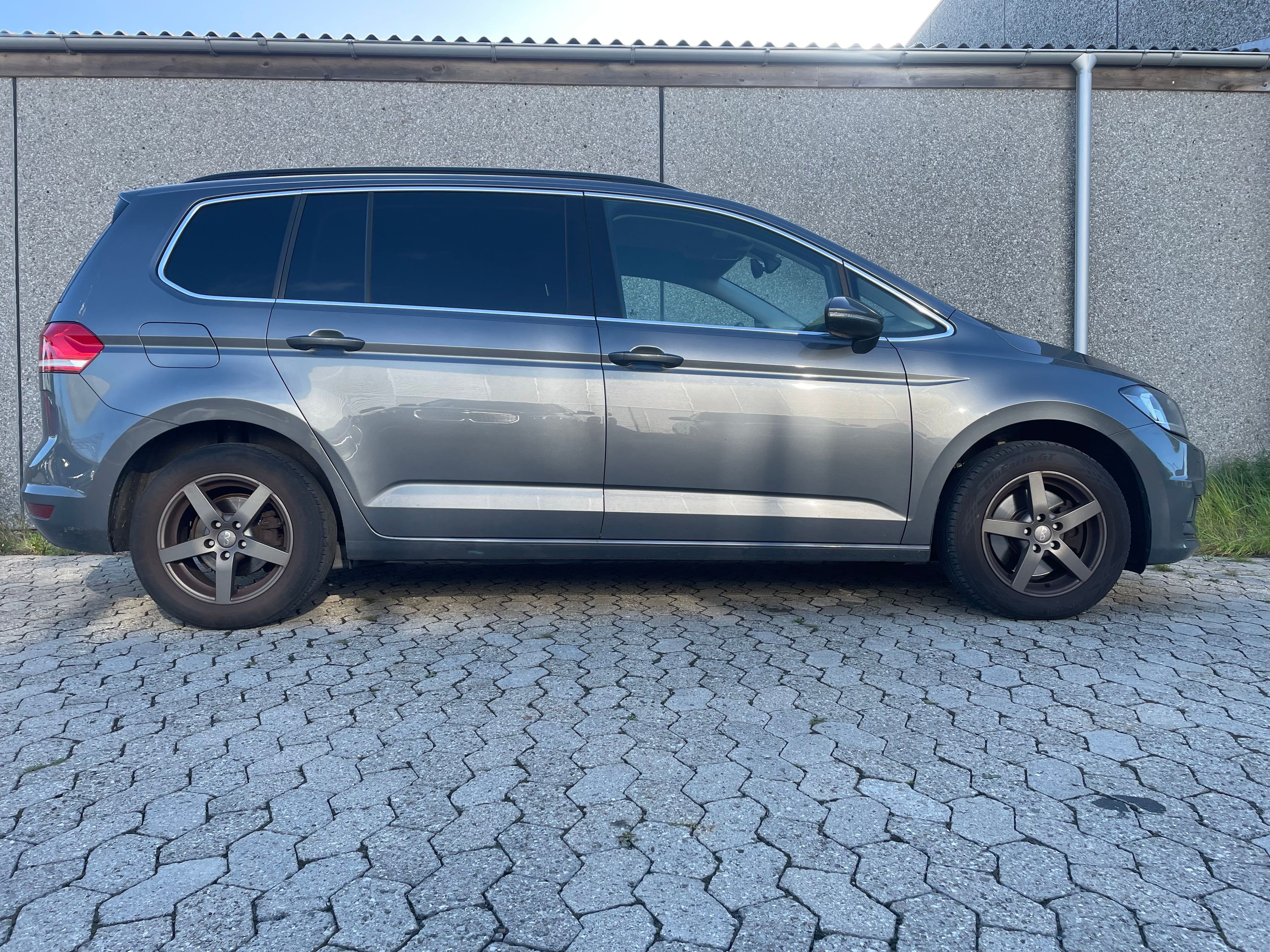 VOLKSWAGEN Touran Thumbnail 4