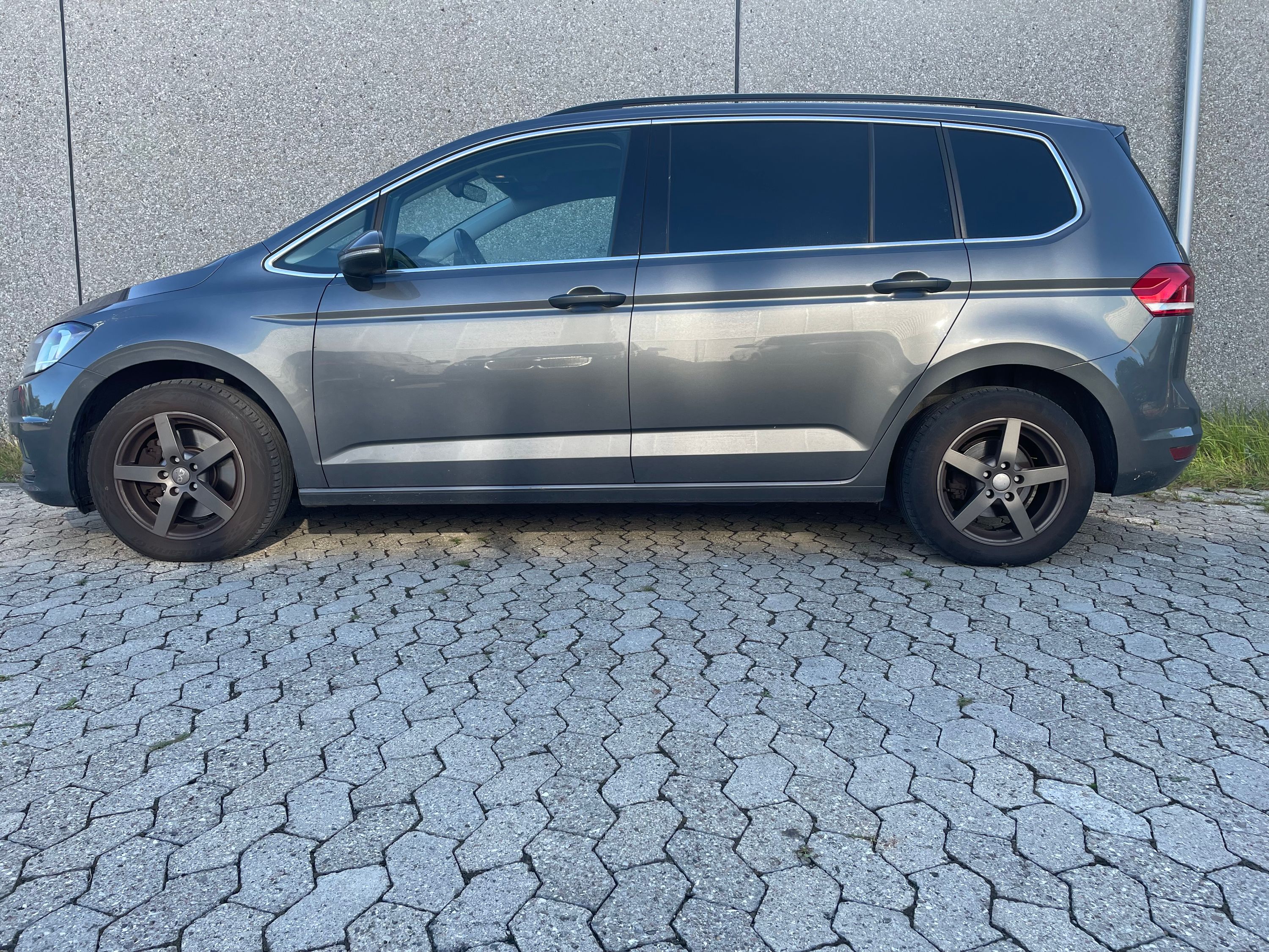 VOLKSWAGEN Touran