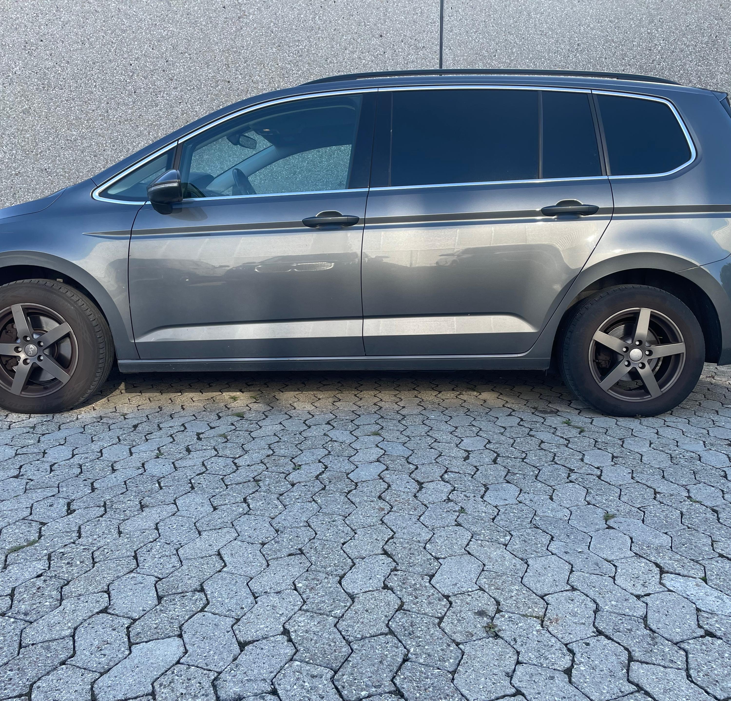 VOLKSWAGEN Touran