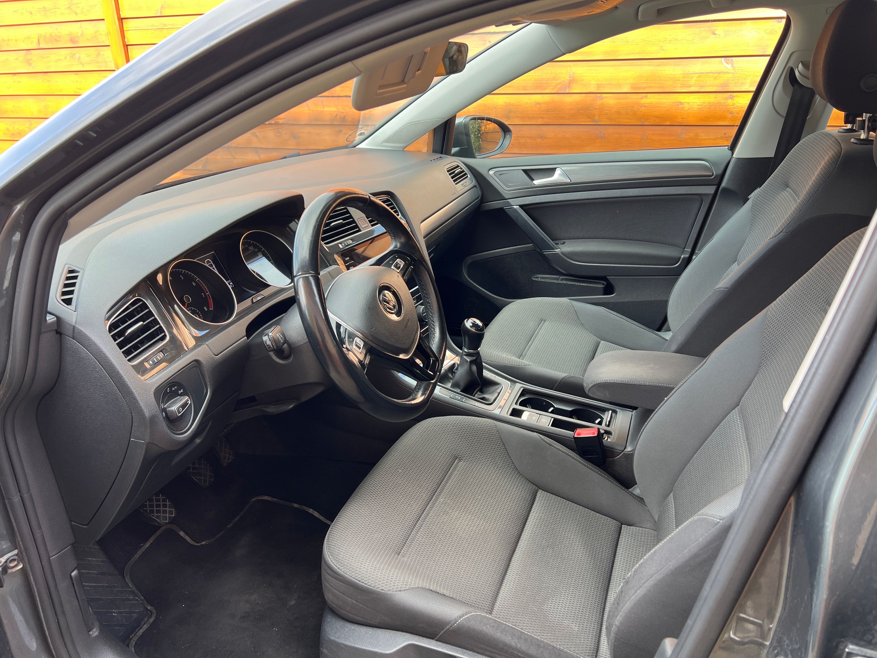 VOLKSWAGEN Golf Thumbnail 2