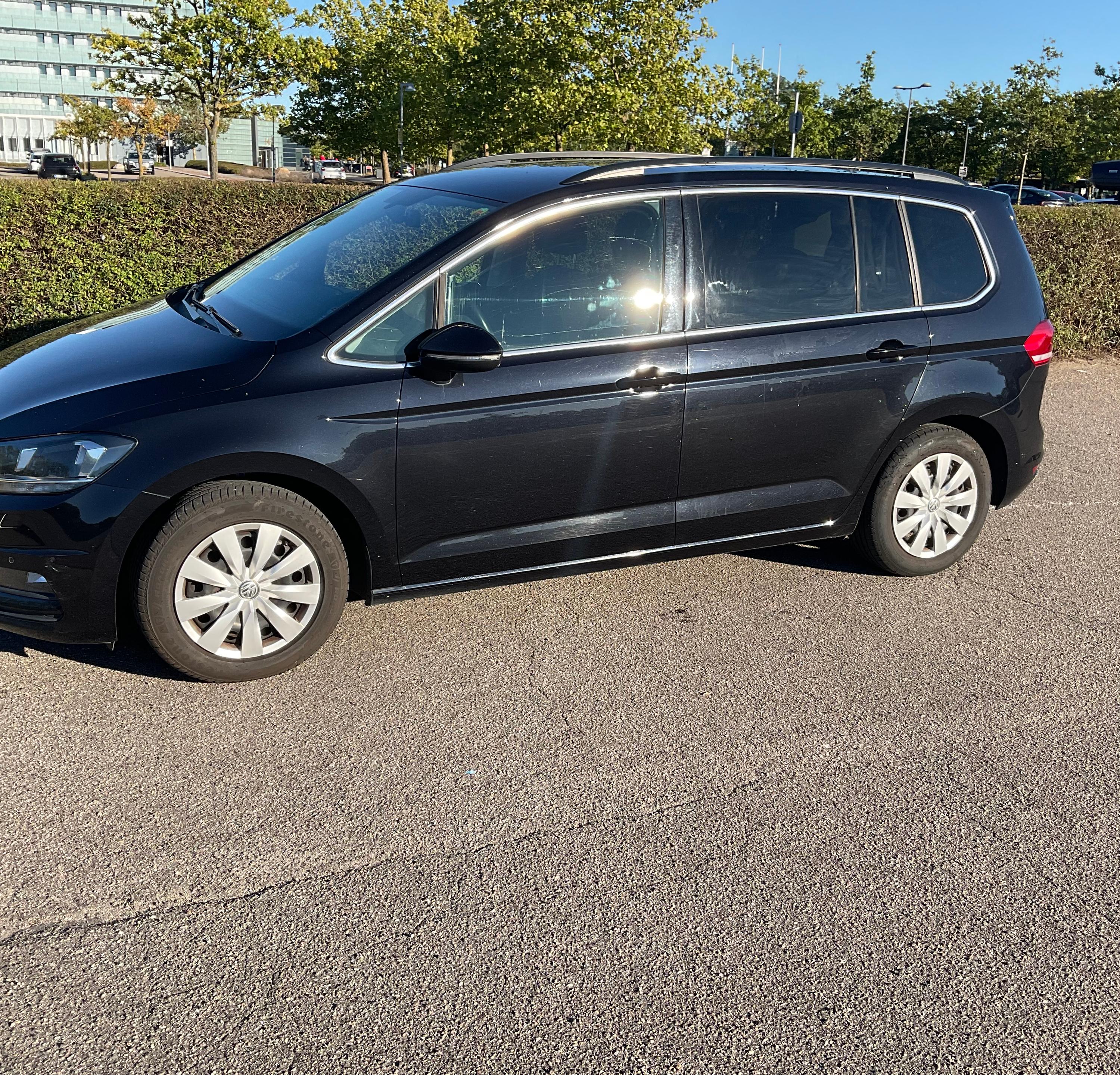 VOLKSWAGEN Touran
