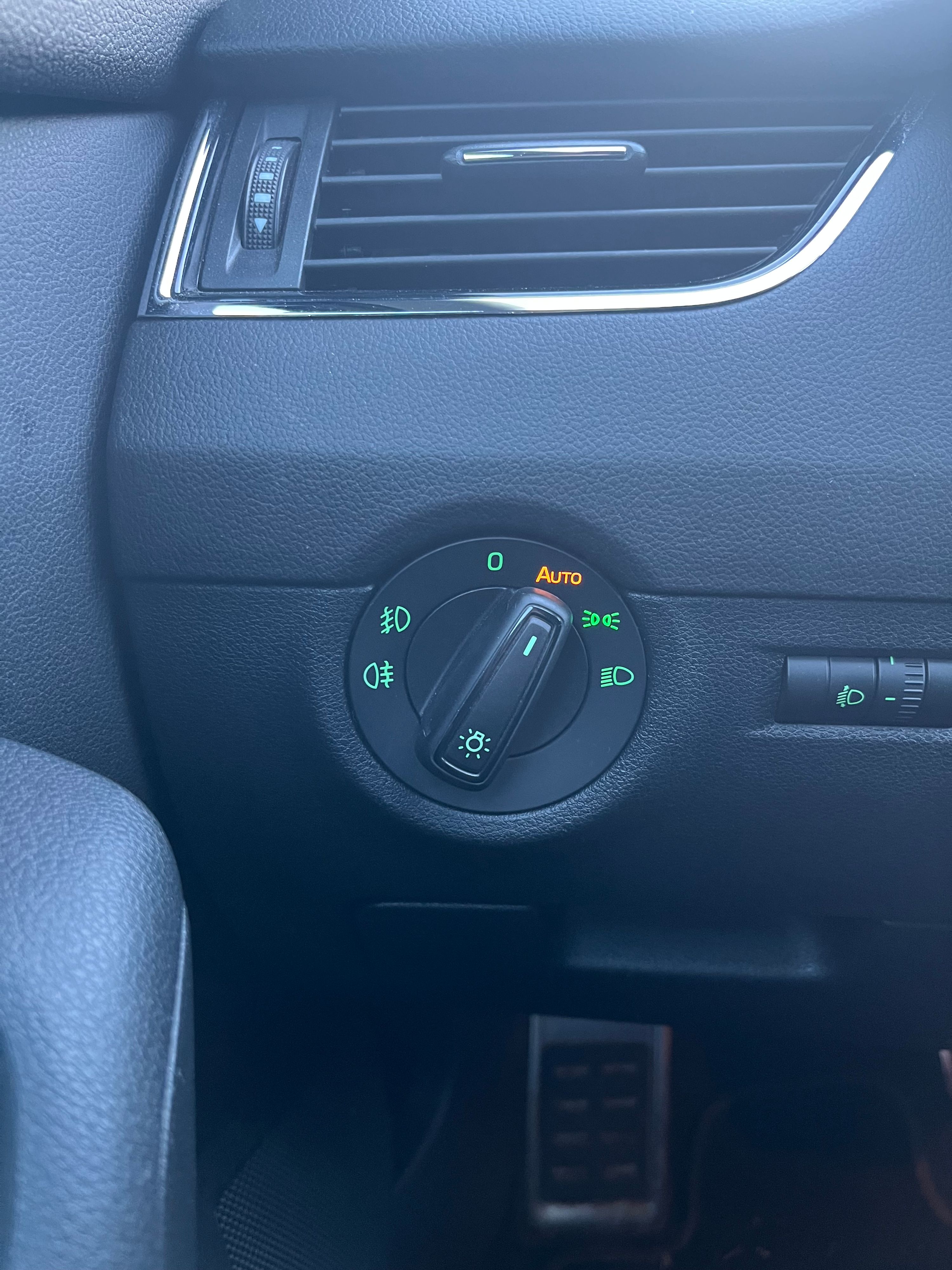 SKODA Octavia Thumbnail 3